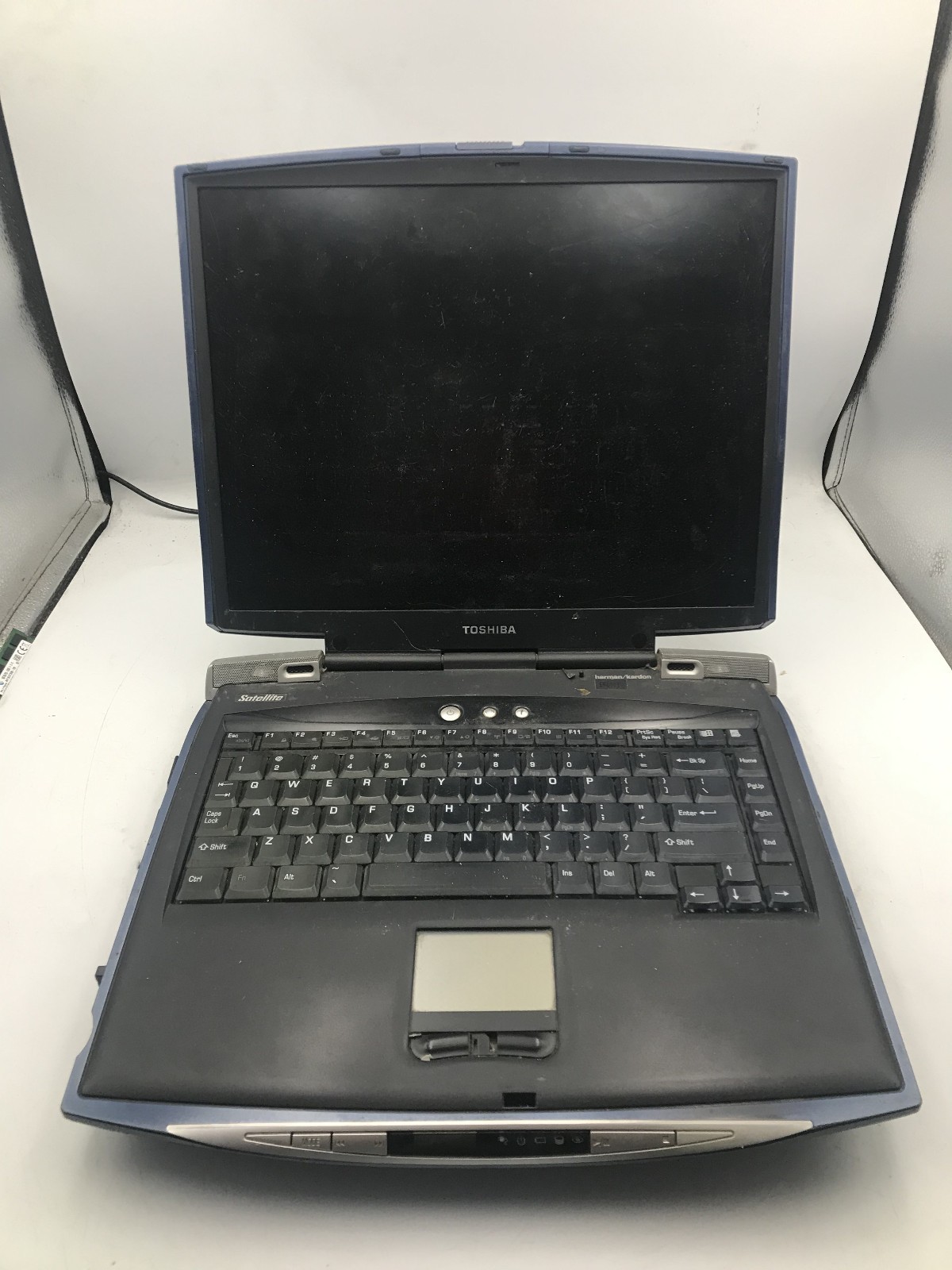TOSHIBA 5105 S701 – FOR PARTS/DRILLED MOBO – INTEL PENTIUM 4 M – NO RAM -READ-BB