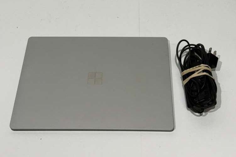 Microsoft Surface Laptop 13.5” Touchscreen i5 8GB 256GB SSD Platinum