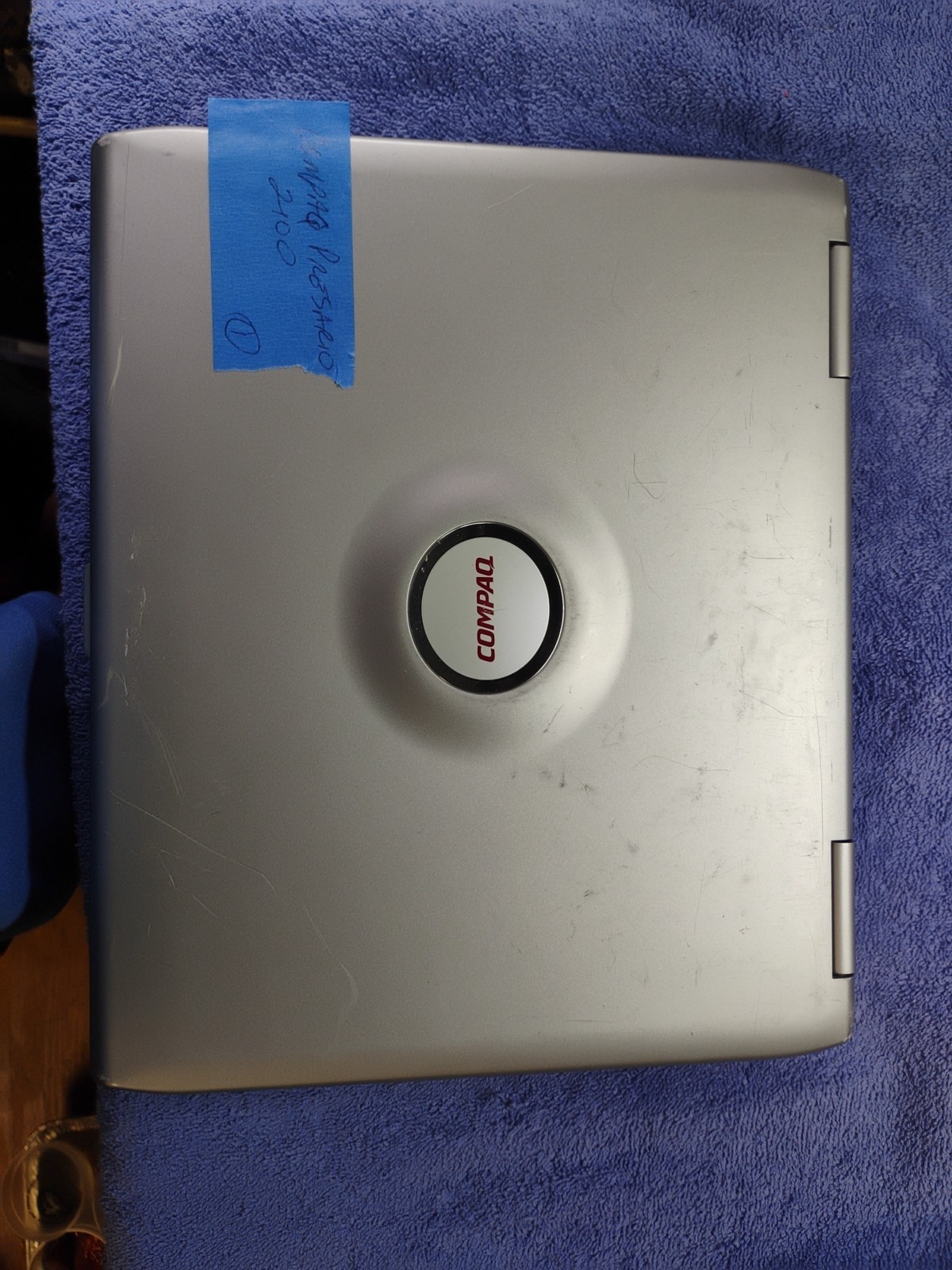 Compaq Presario 2100 Laptop non-working for parts 15″ AMD Athlon XP – used