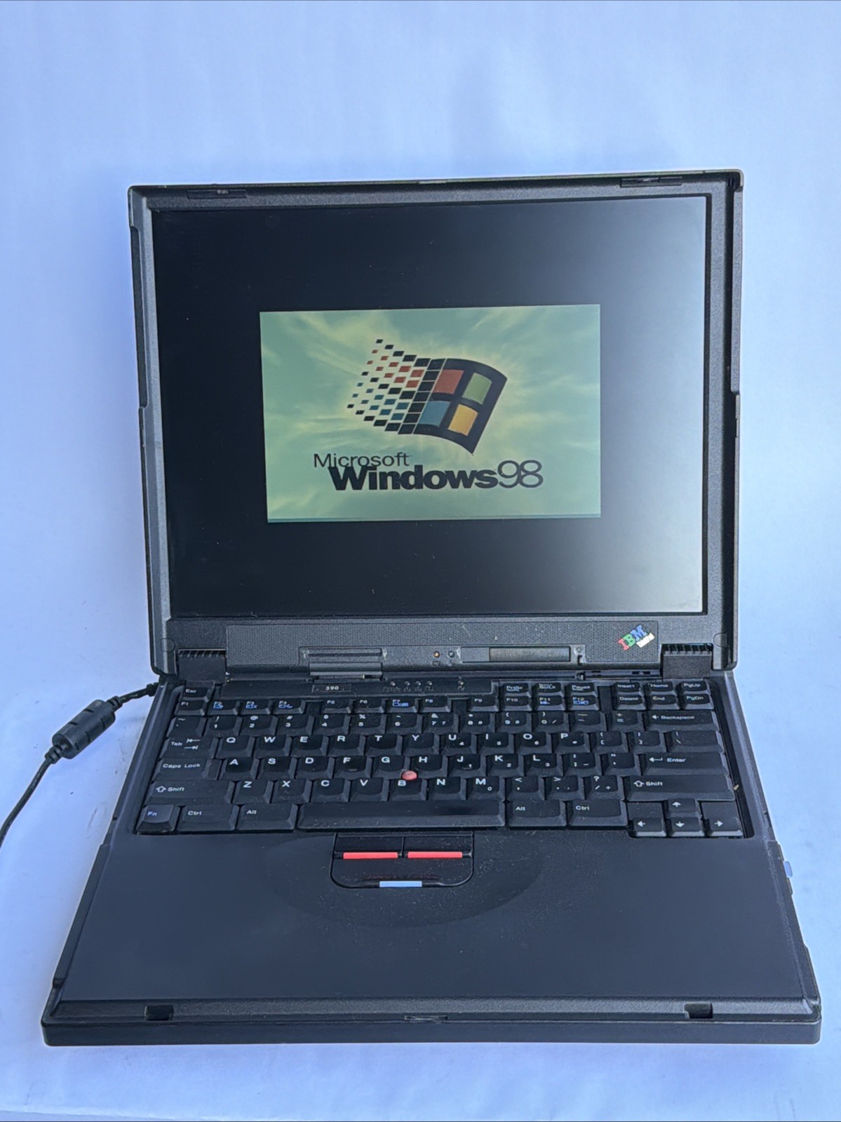 VINTAGE 1990s IBM ThinkPad 390 Laptop Pentium II Win 98 SE 3.5 Floppy BAD HINGE