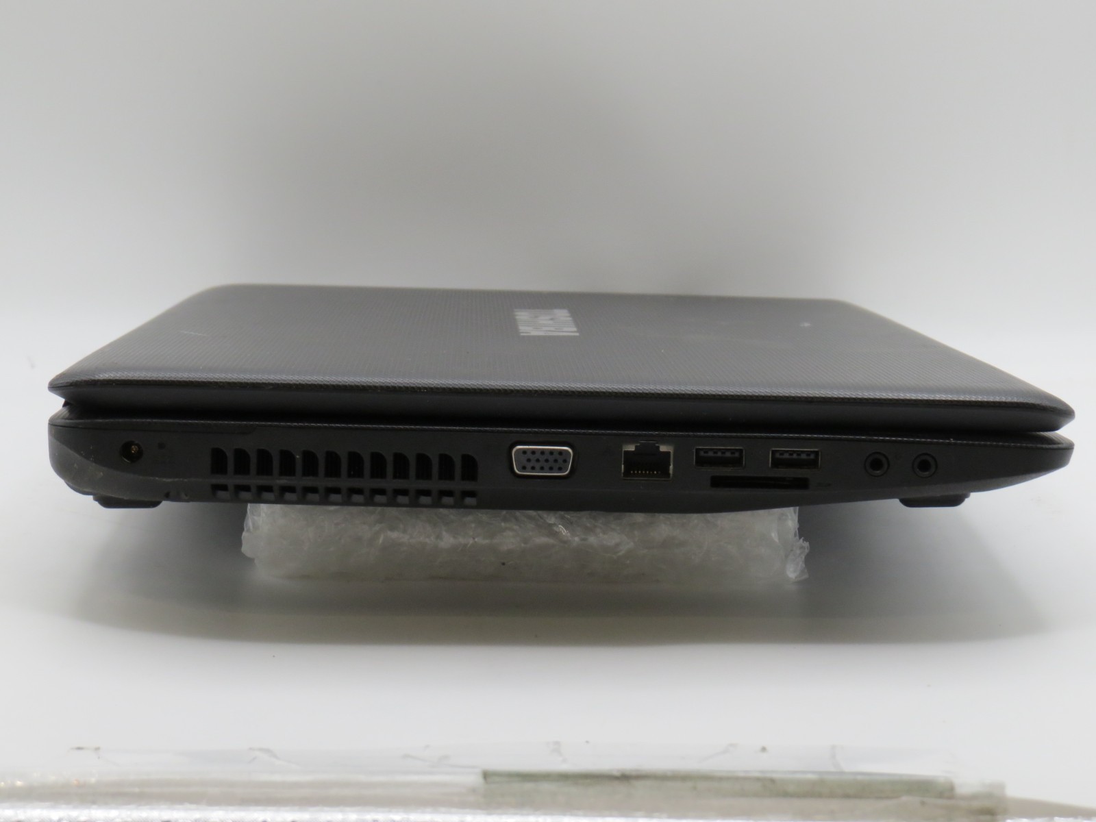 Toshiba Satellite | B940 @ 2GHz | 4GB DDR3 | 17.3″ | No HD/OS/AC | Parts