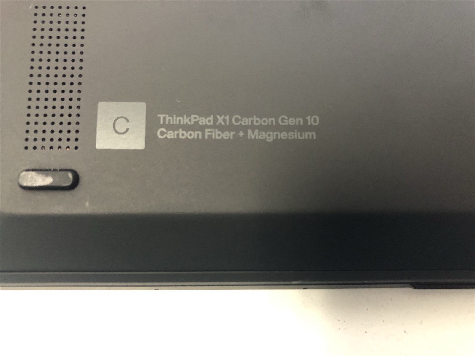 Lenovo ThinkPad X1 Carbon Gen 10: Intel Core i7-1260P 2.1GHz – 16GB – 512GB