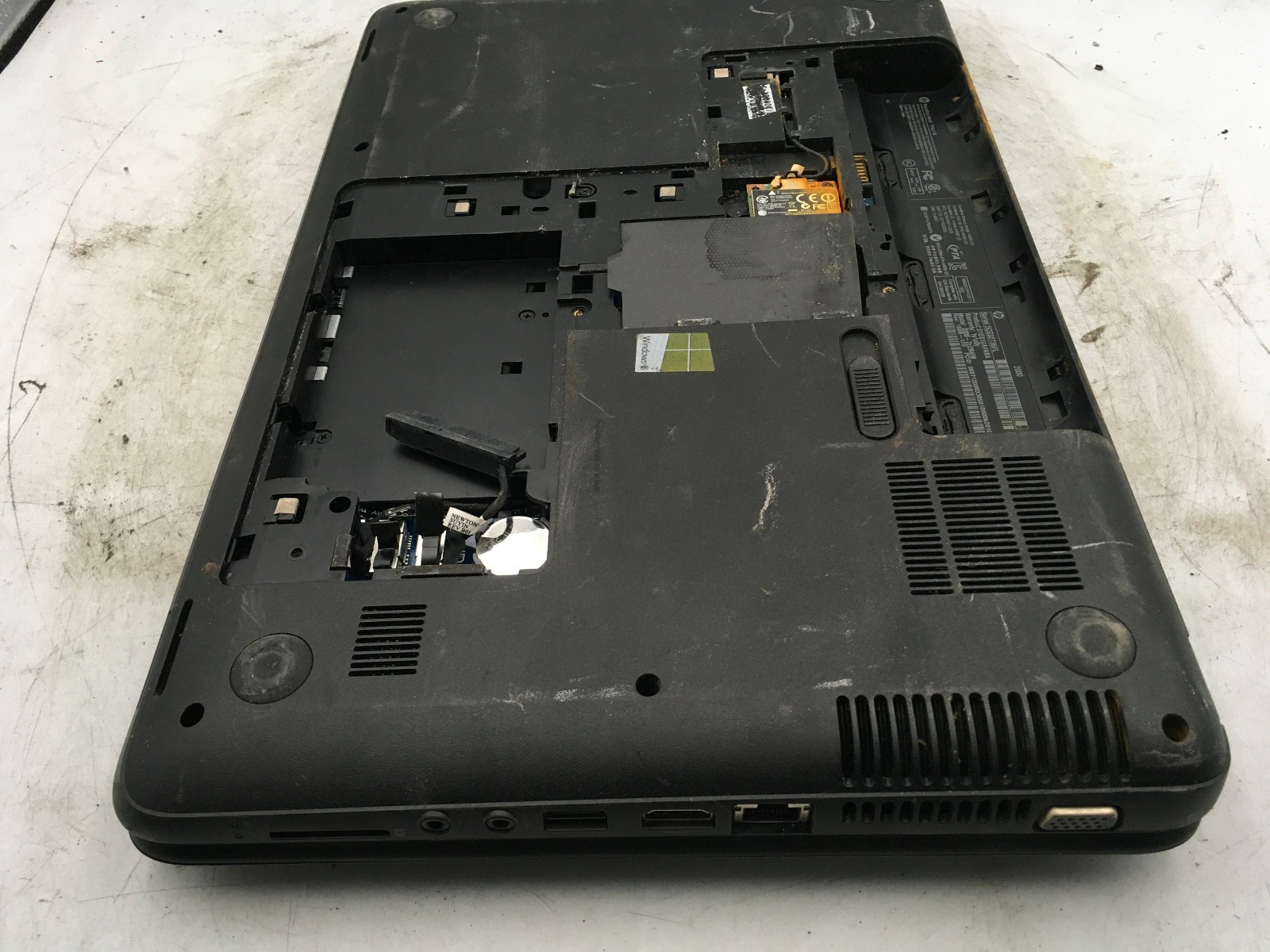 HP 2000-2B19WM – FOR PARTS – AMD E2 – NO RAM – 15″ – READ DESCRIP – BB!
