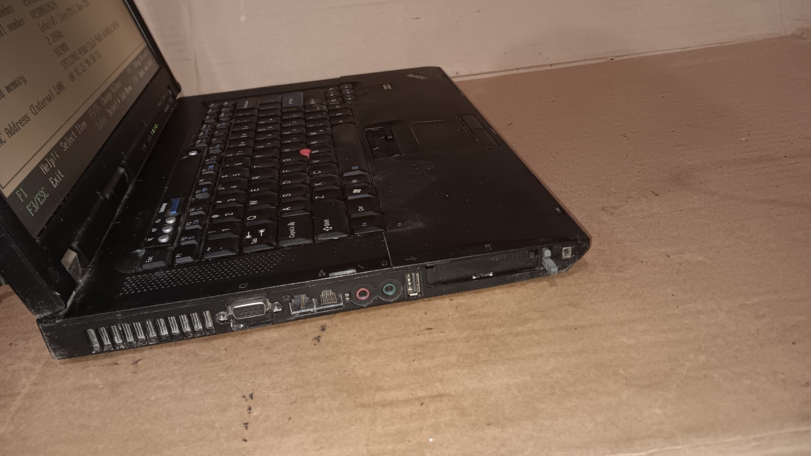 Lenovo ThinkPad R61 Laptop Intel C2D T7500 @ 2.20 GHz, 15.4″ LCD Screen 8932