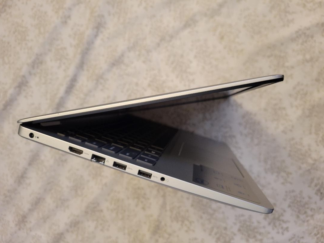 Dell Inspiron 5593 15.6 inch i7-1065G7 1.30GHz, 16GB,512 NVMe Touch screen.