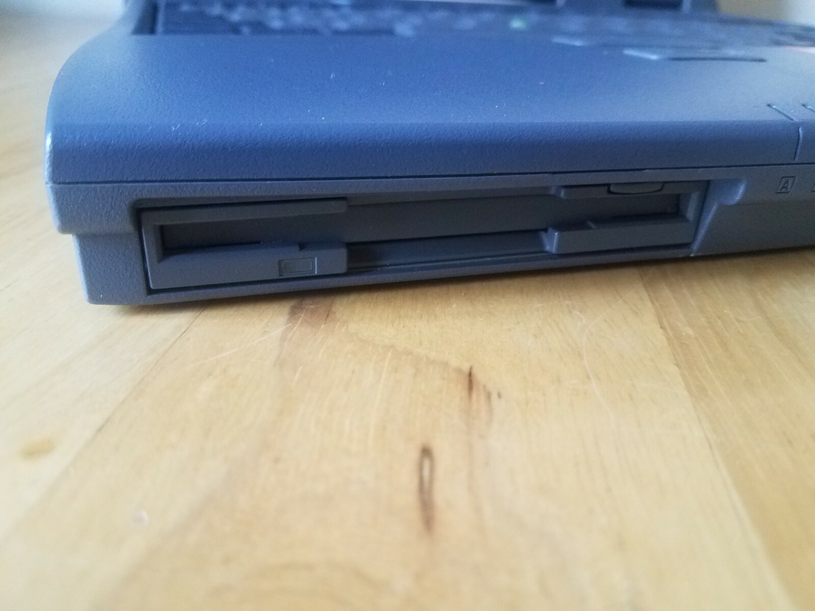Toshiba Satellite 2595CDT 12.1” TFT(Intel Celeron @ 400MHz,128MB Ram,40GB HDD)