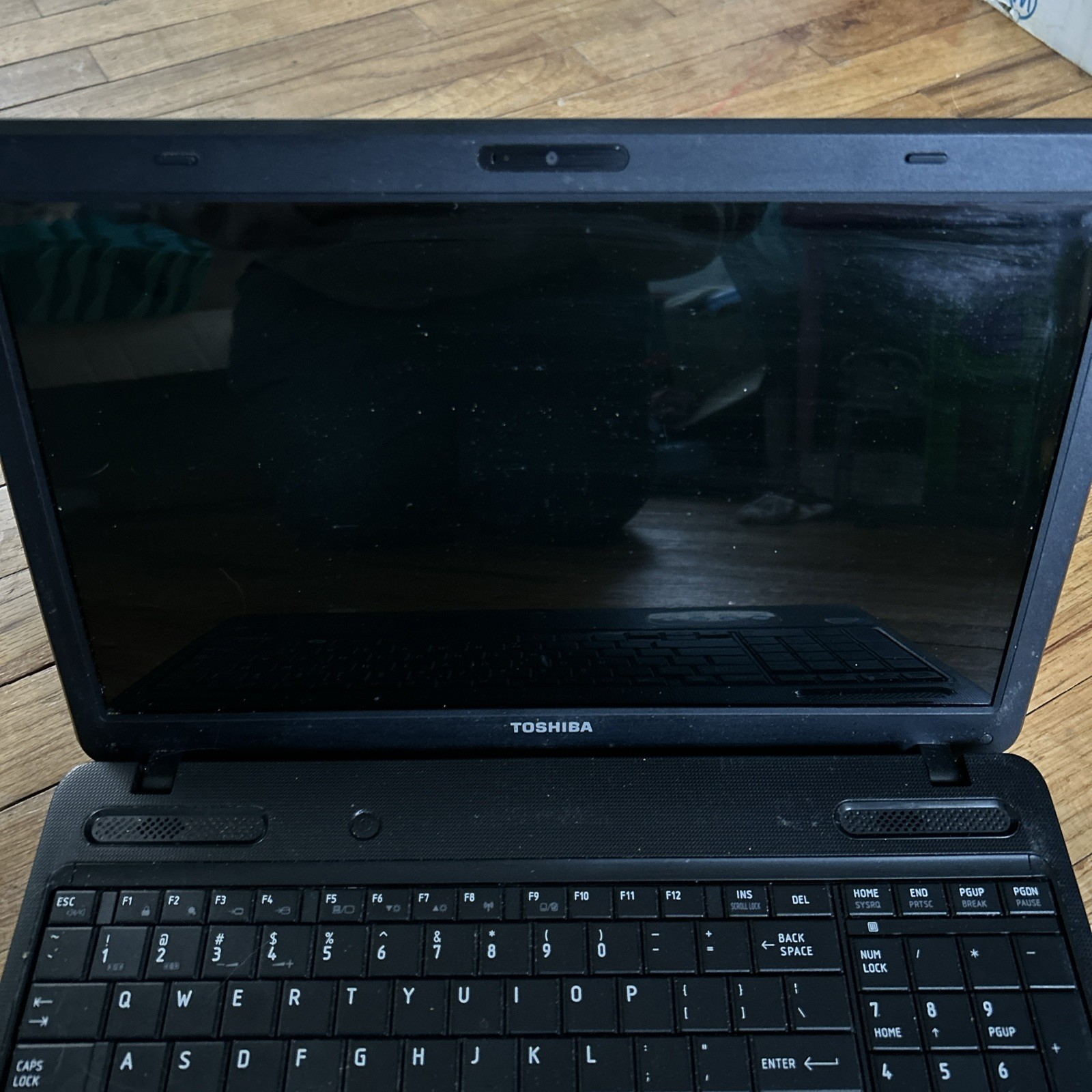 Toshiba satellite C655-S5543 laptop for parts black no cord