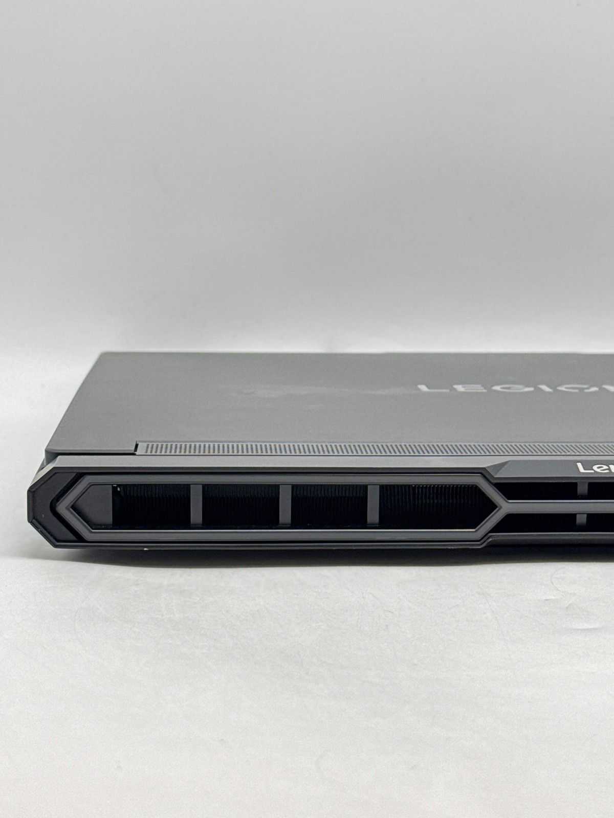 Lenovo Legion Pro 7 16IAX10H 16″ Ultra 9 275HX 64GB RAM 2TB SSD RTX 5080 16GB