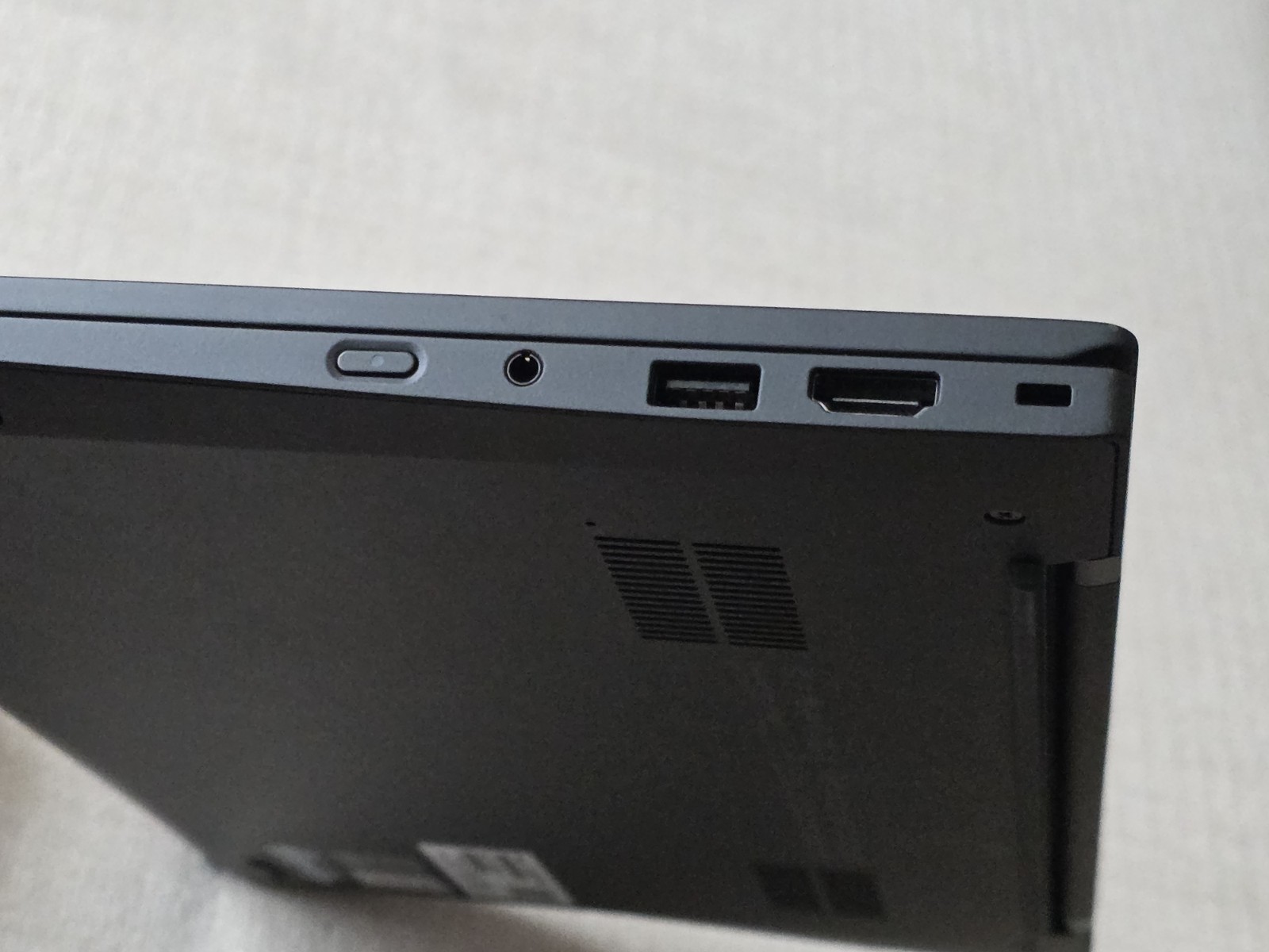 Lenovo ThinkPad X1 Carbon Gen 12, 14″ Touch Core Ultra 7 165H 32GB, 1TB 2029 WTY