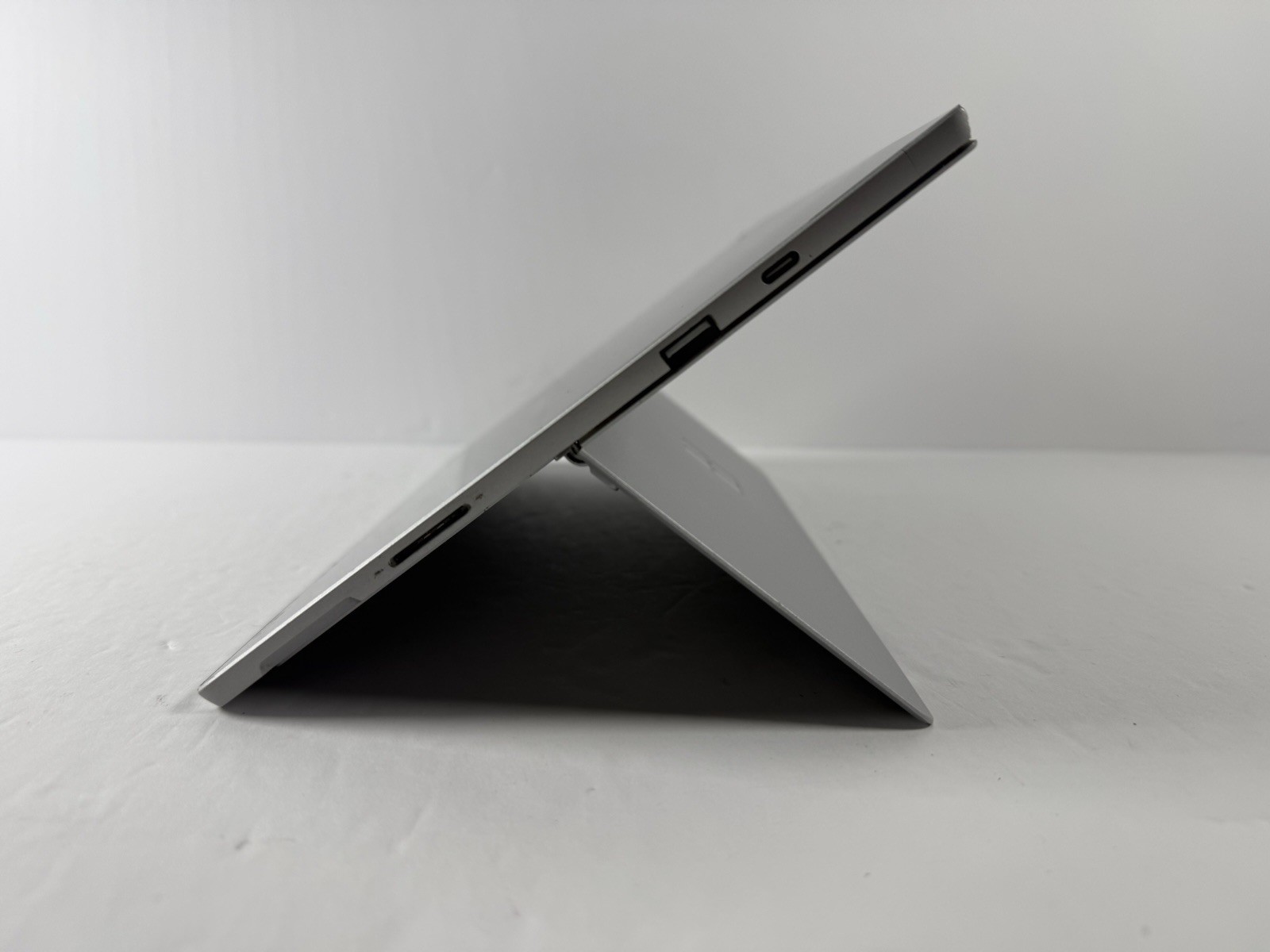 Microsoft Surface Pro 7 plus 1961 Core i5-1135G7 2.4GHz 16GB 256GB Win 11 Pro