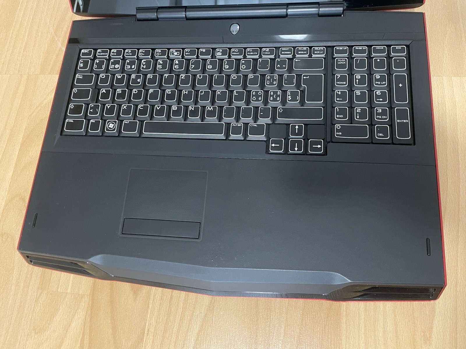 Alienware M17x R2 Nebula Red | 219h Runtime | 1200p | 77% Battery Health | MINT