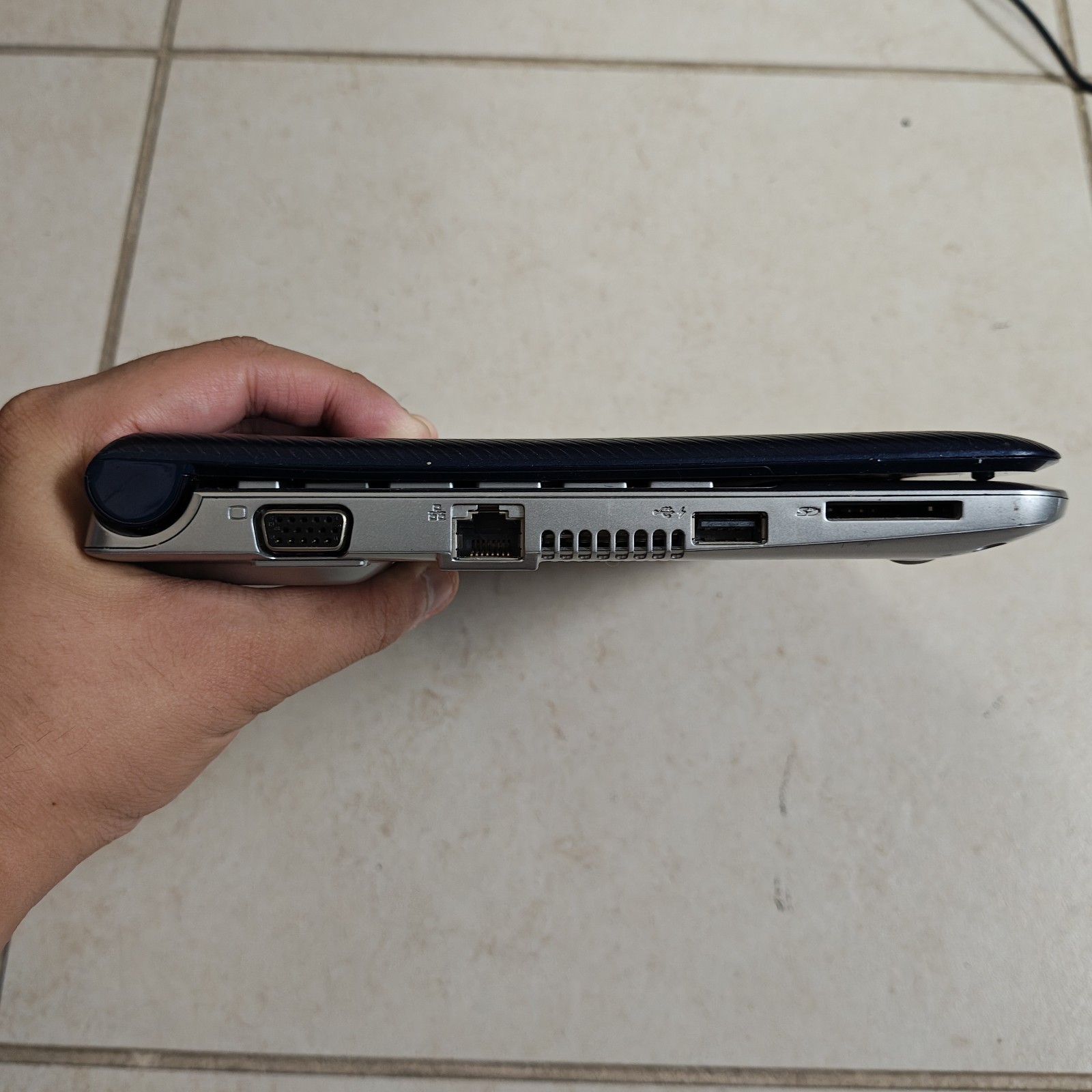 Toshiba NB305 Windows 7 Netbook – 250GB HDD/1GB RAM – READ DESC #3864