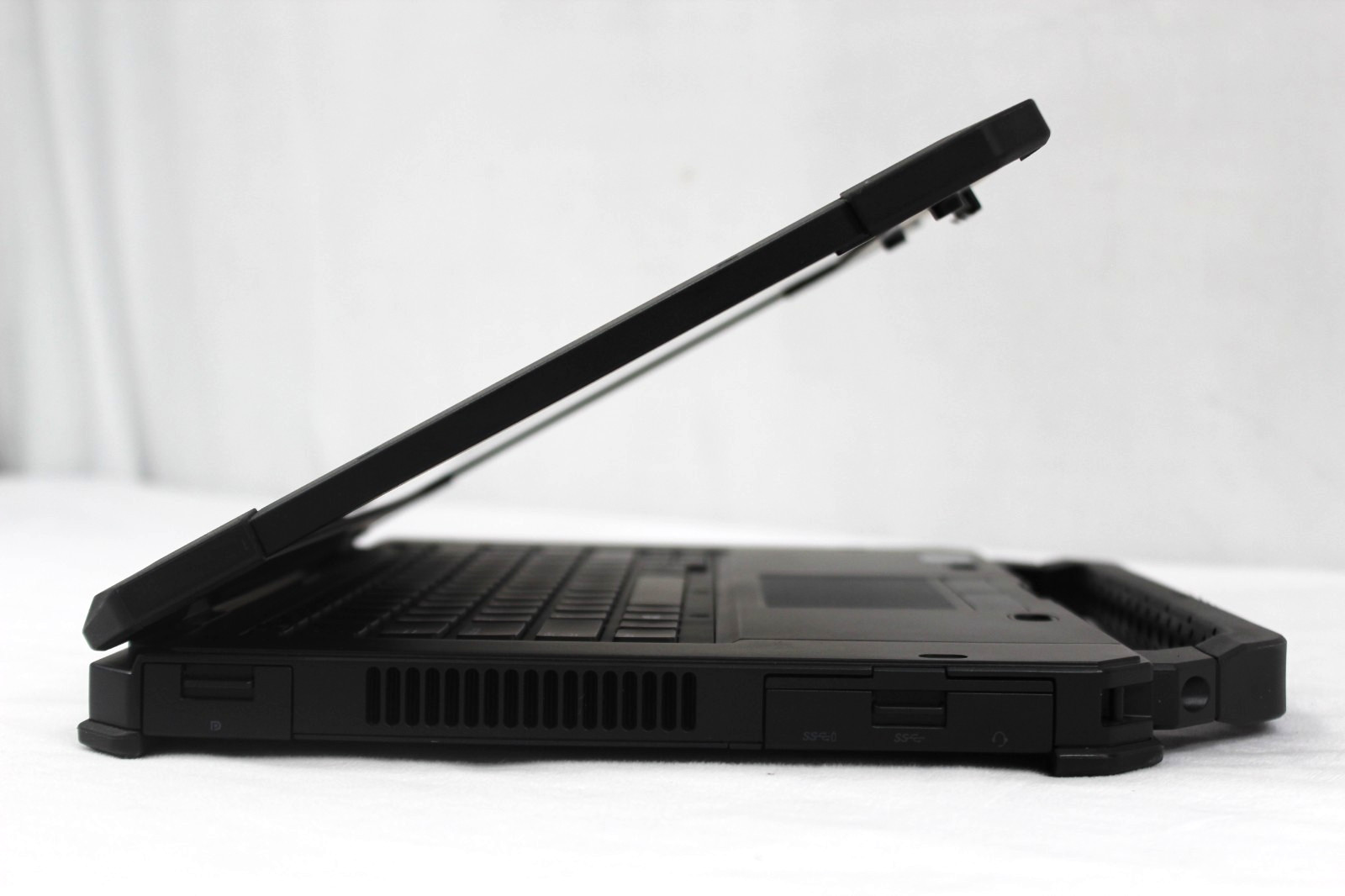 Dell Latitude 5420 Rugged Extreme intel i5-8350U 1.7GHz 8GB 256GB 4-core Win11