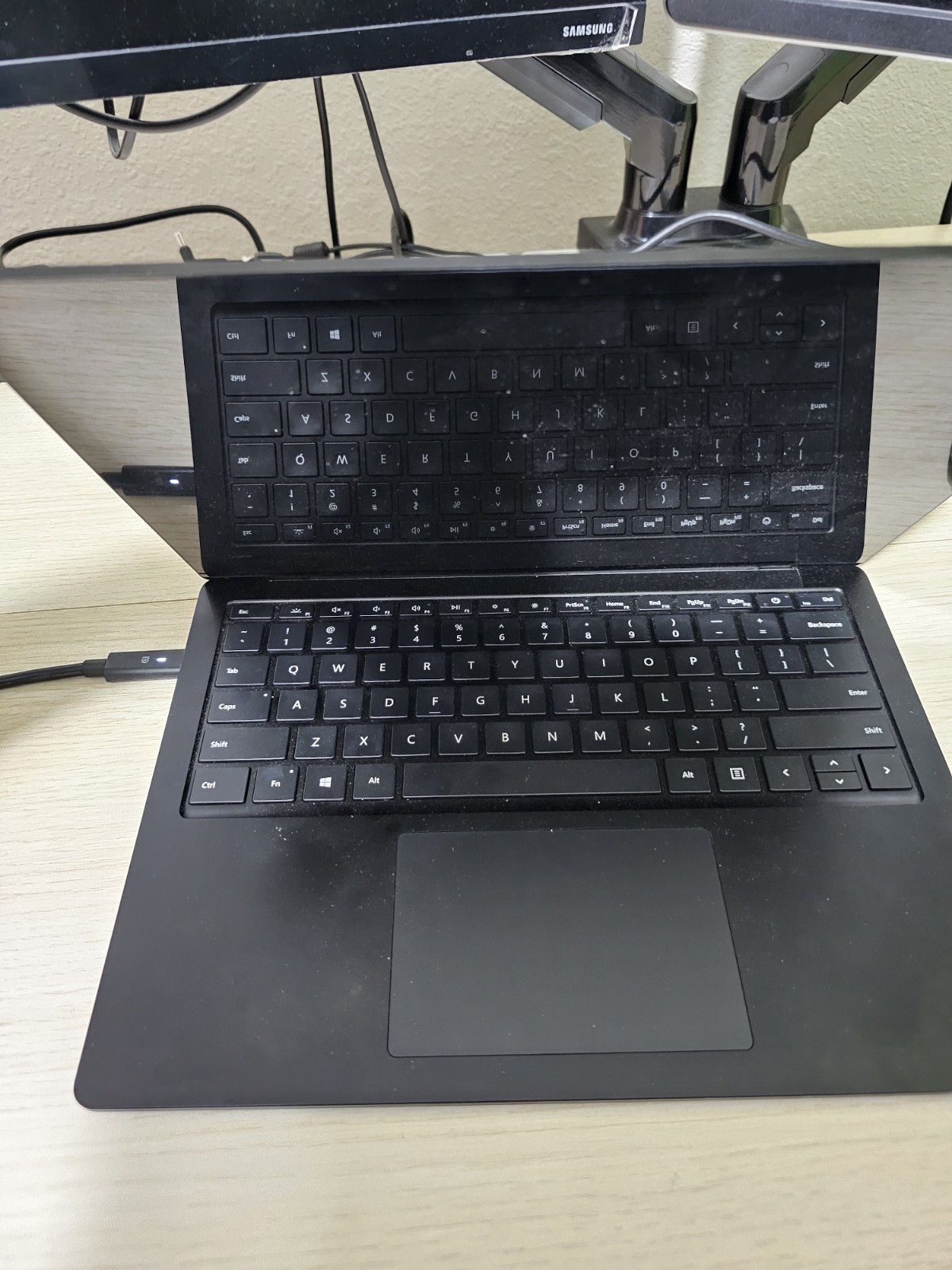 Microsoft Surface Laptop 3 i5-1035G7 8GB RAM 256GB NVMe SSD 13.5″ Win 11 Pro