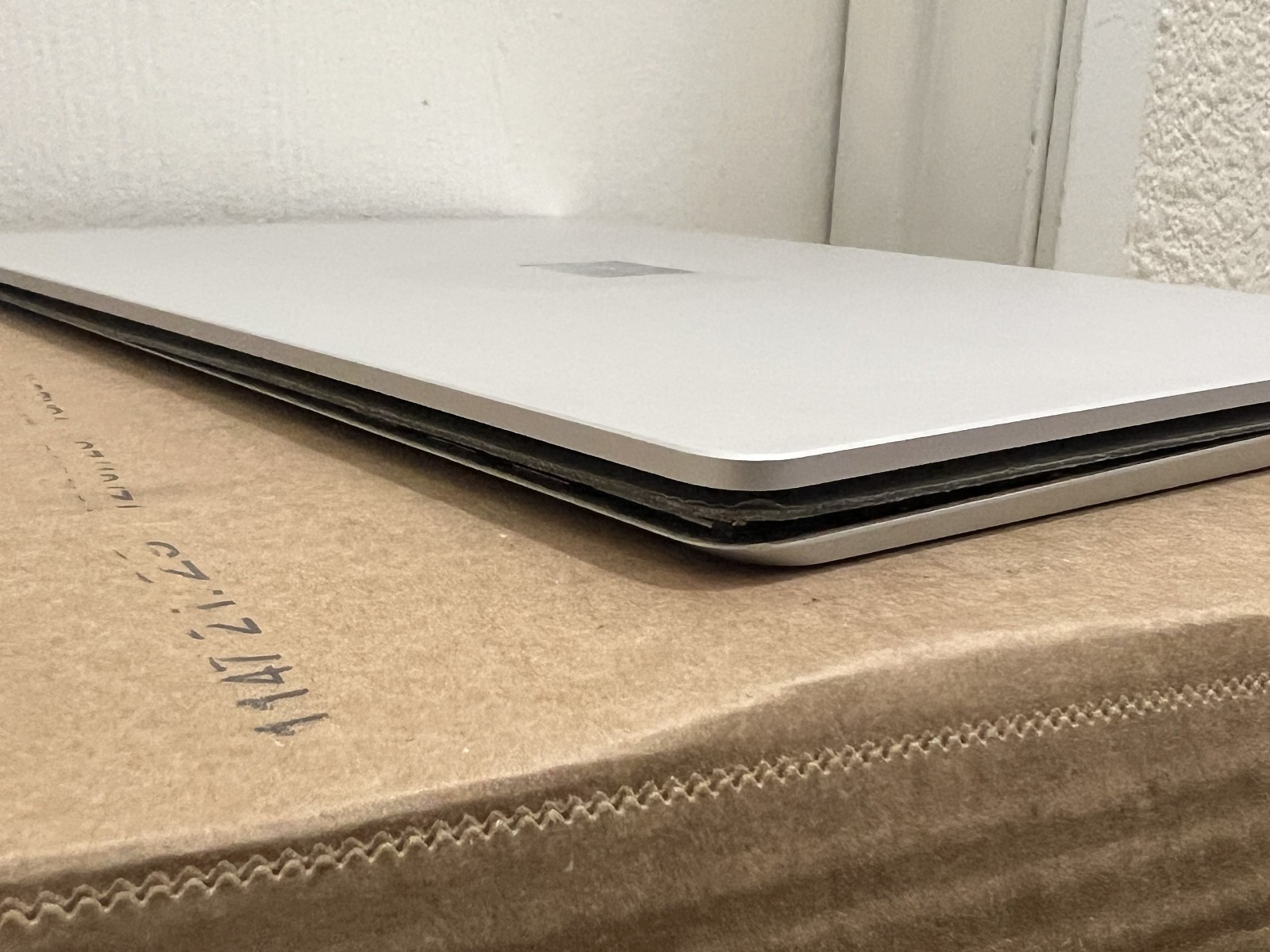 Microsoft Surface Laptop 2 (Intel Core i7-7660U, 16GB RAM, 512GB) Platinum – SEE