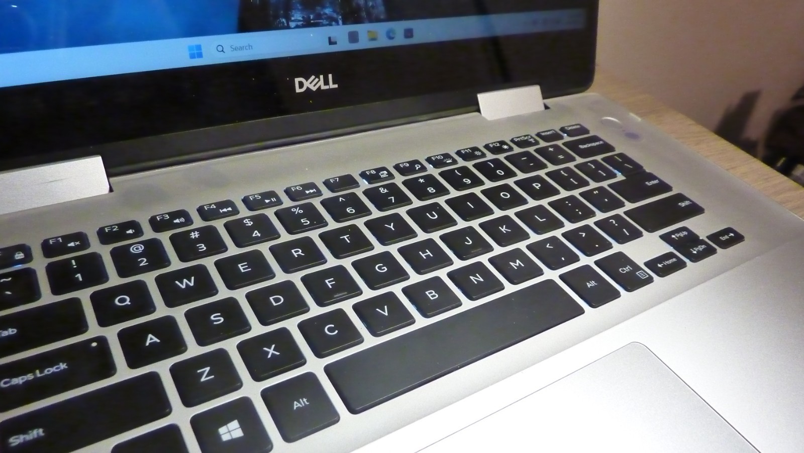 Dell Inspiron 5582- FHD Touch – i5 8265U – 8GB RAM – 256GB SSD WIN 11 Pro OEM AC