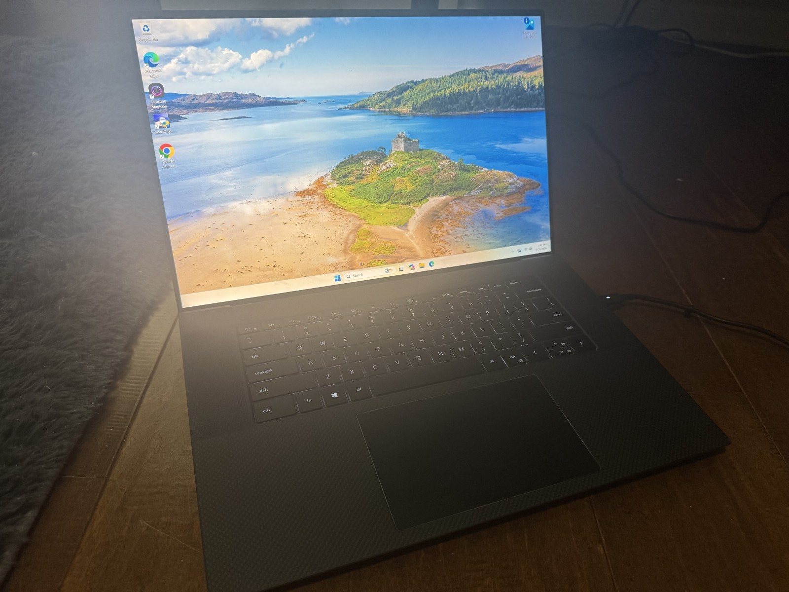 Dell XPS 17 9700 | i9 64GB RAM 2TB SSD RTX 2060 4k| No Battery| Boots on Charger