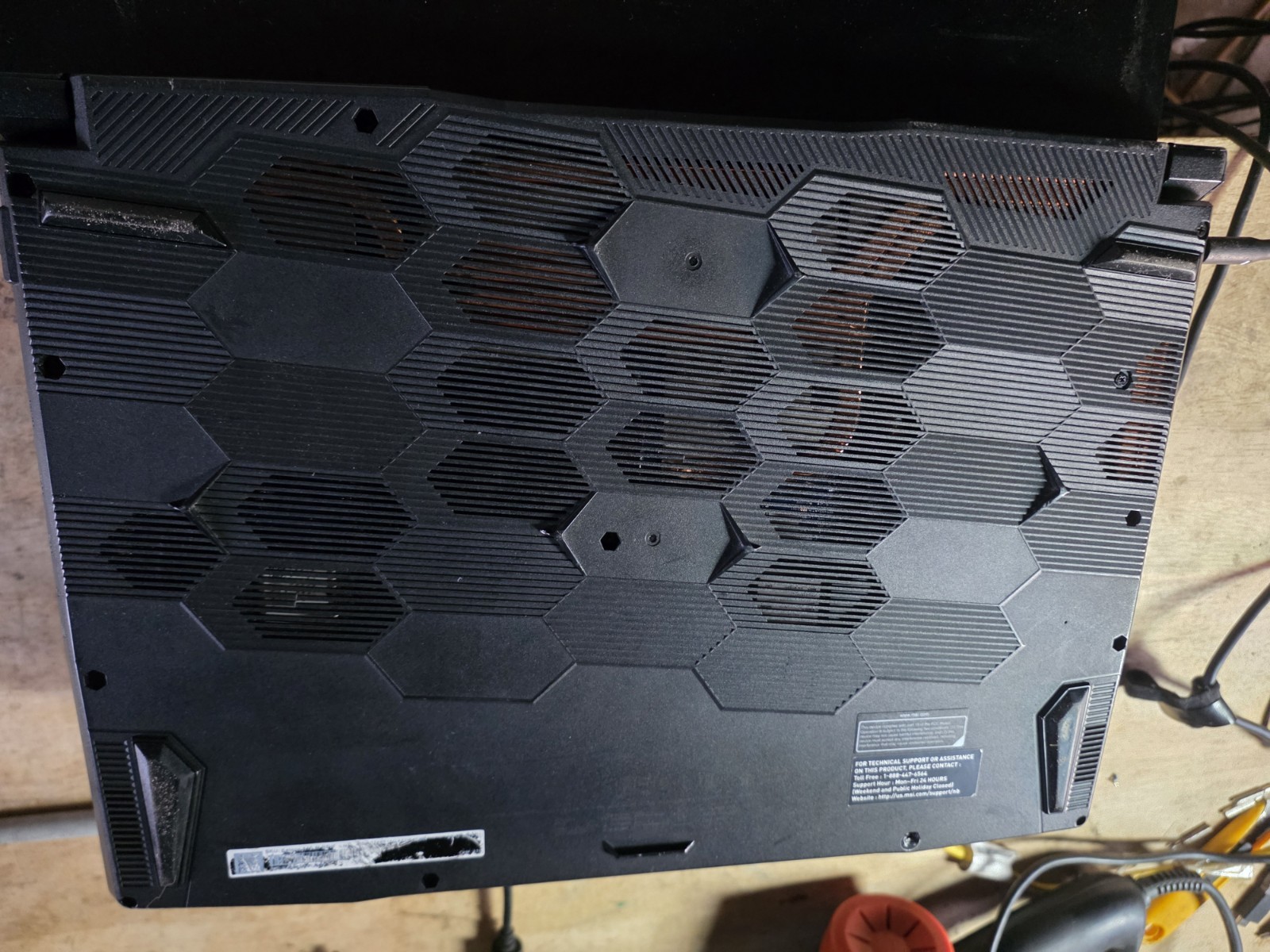 MSI Katana A15 AI B8VF Win 11 AMD Ryzen 7 8845HS 3.8GHz 32GB RAM 1TB SSD Lcd