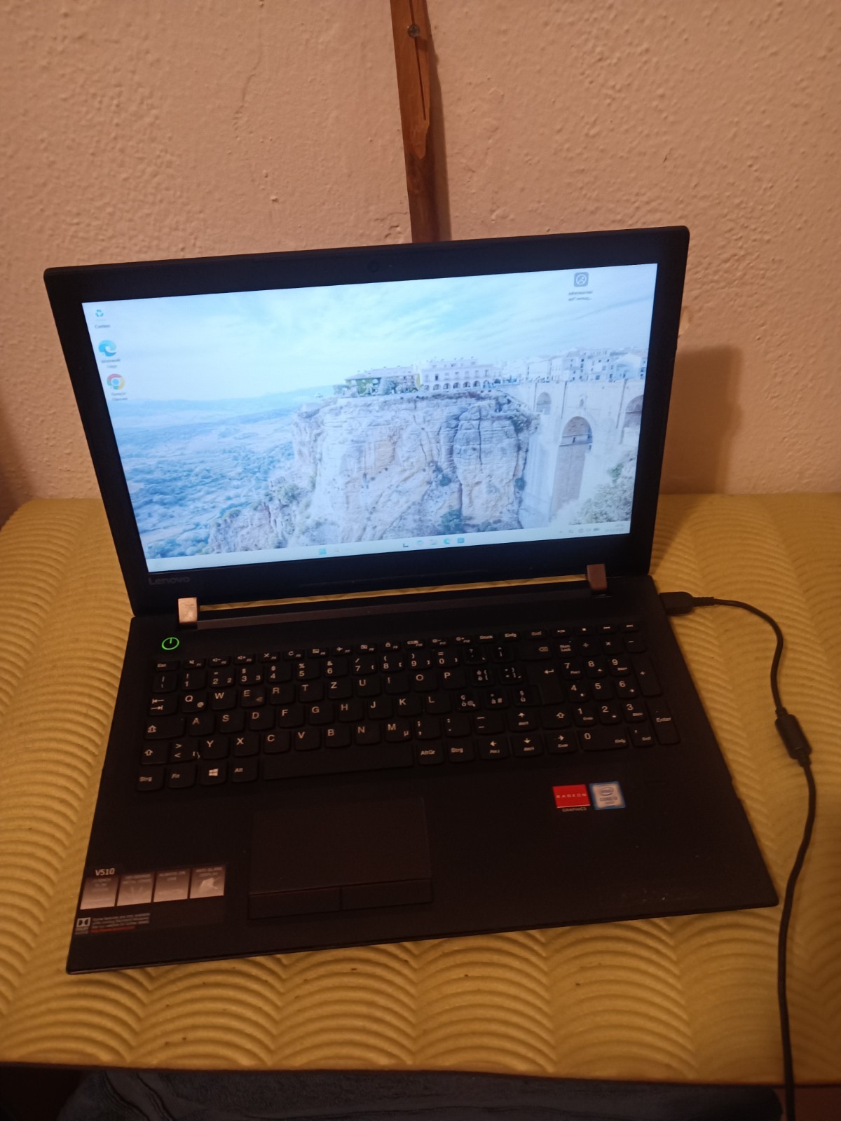 Lenovo V510 15.6″ Fullhd i3-2.00Ghz 8gb 256gb nvme amd r7 2gb Graphics