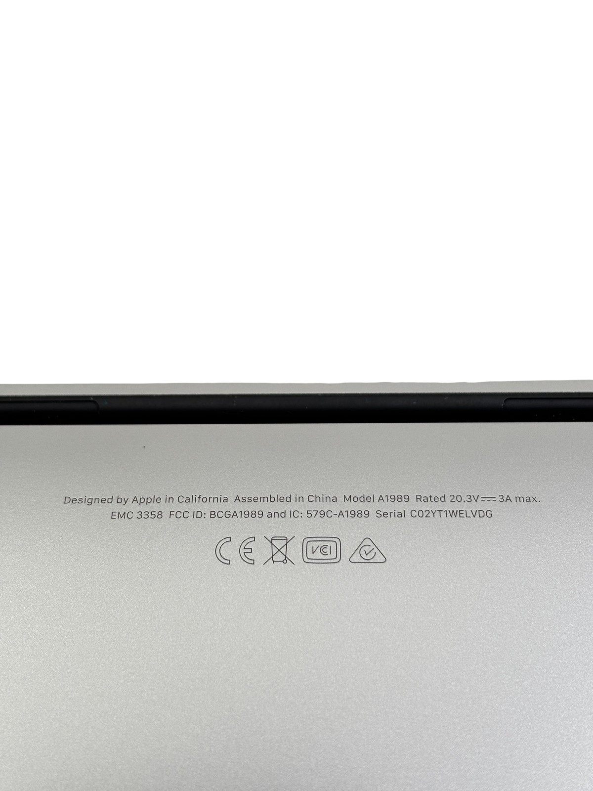 Apple MacBook Pro 2019 MV992LL/A Core i5-8279U 2.4GHz 8GB RAM 256GB SSD 13.3″ La