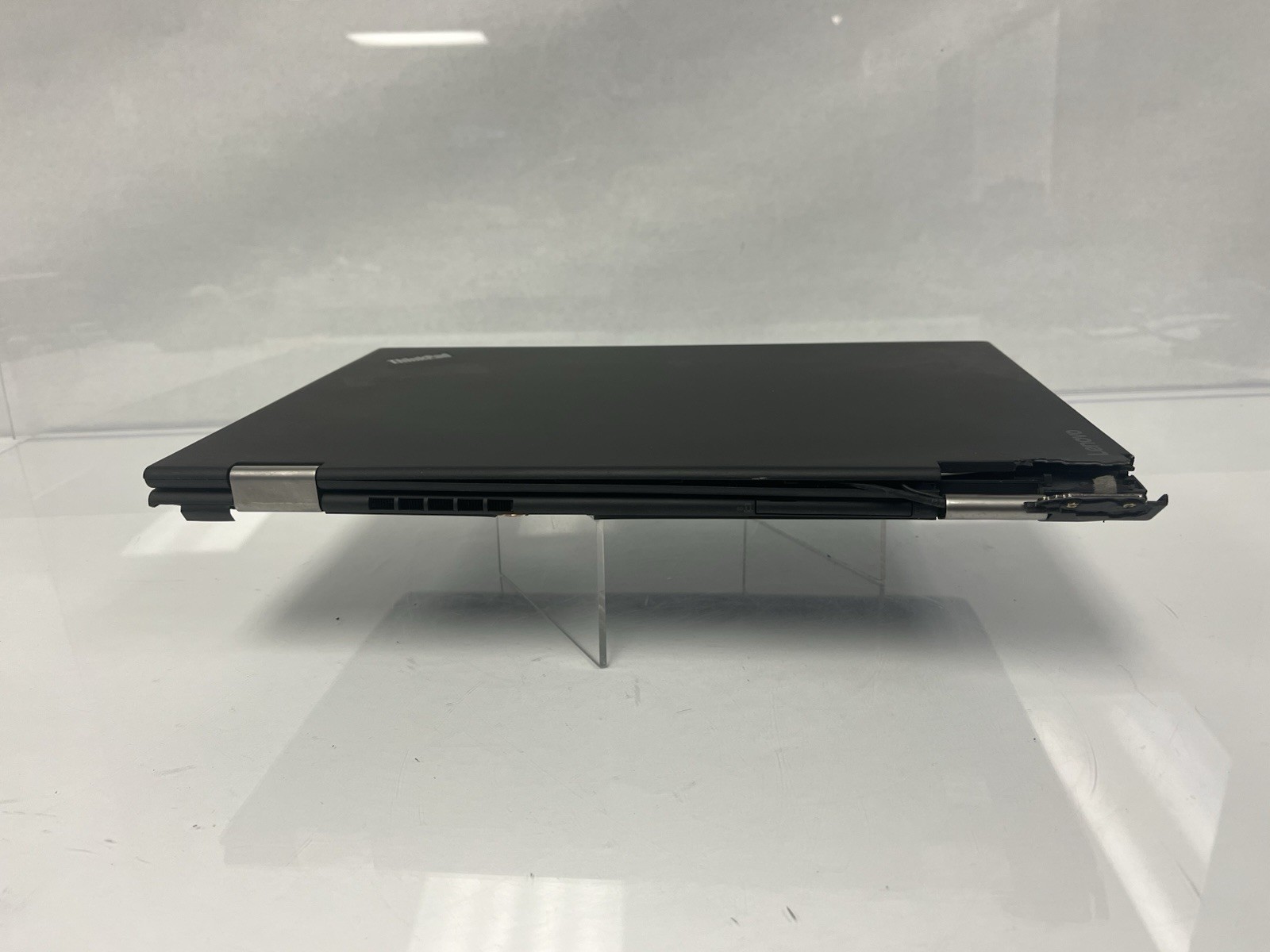 Lenovo X1 Yoga 2nd Gen i7-7600U 2.80GHz 8GB RAM NO SSD NO OS