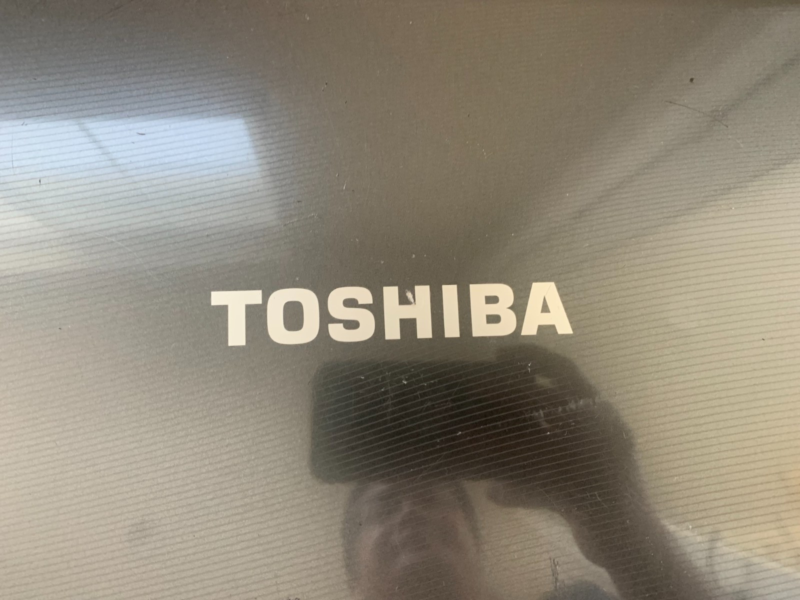 Toshiba Satellite L505D-S5965 AMD Athlon x2 Dual-Core QL-65 2.1GHz 3GB 250GB HDD