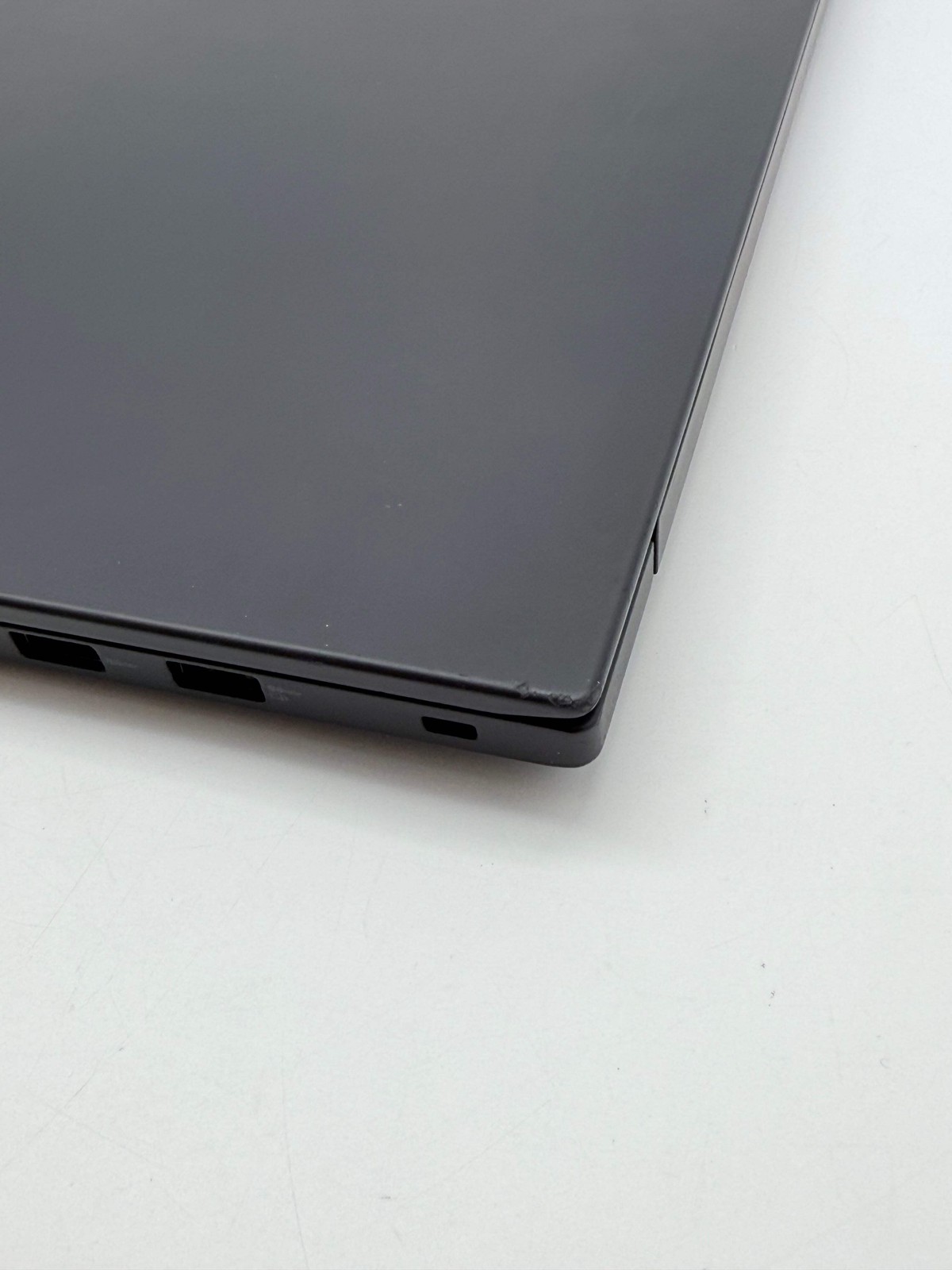 Lenovo ThinkPad P1 Gen 3 16″ Intel UHD Graphics P630 32GB RAM 1TB Black Laptop