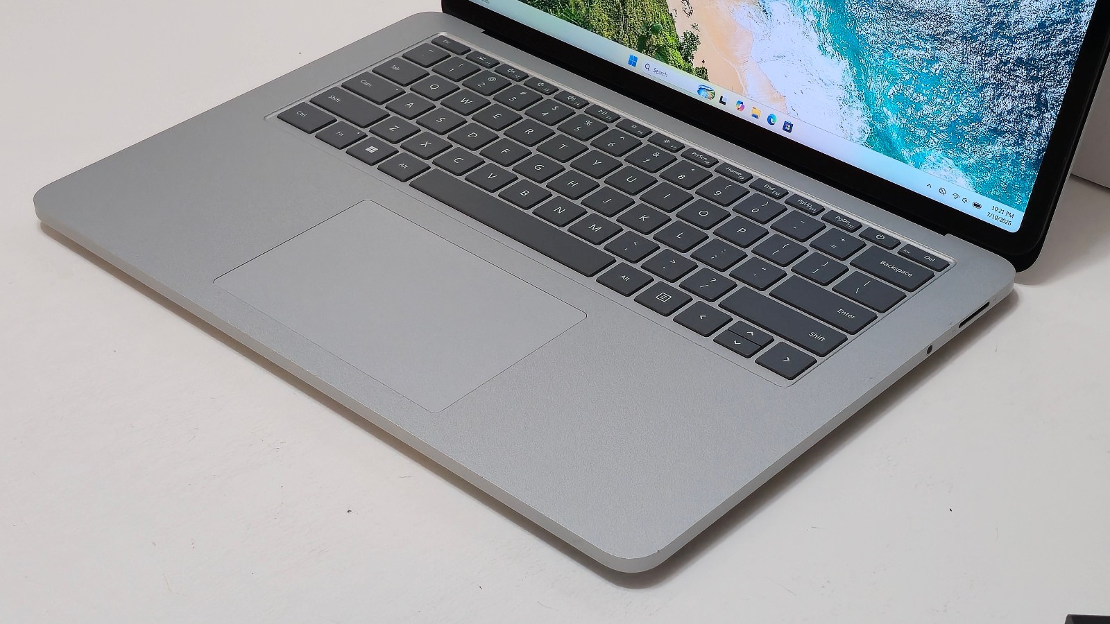 Surface Laptop Studio 1964 Core i7-11370H 32GB RAM 1TB SSD 14.4″ A2000 GPU 4 GB