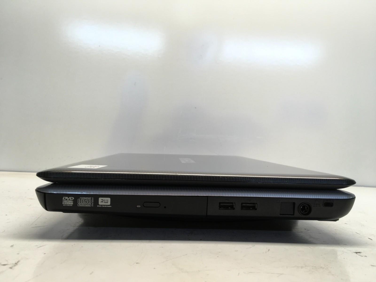 Toshiba Satellite L550 Intel Pentium Dual-Core T4400 2.2GHz 1 GB NO HDD/Battery