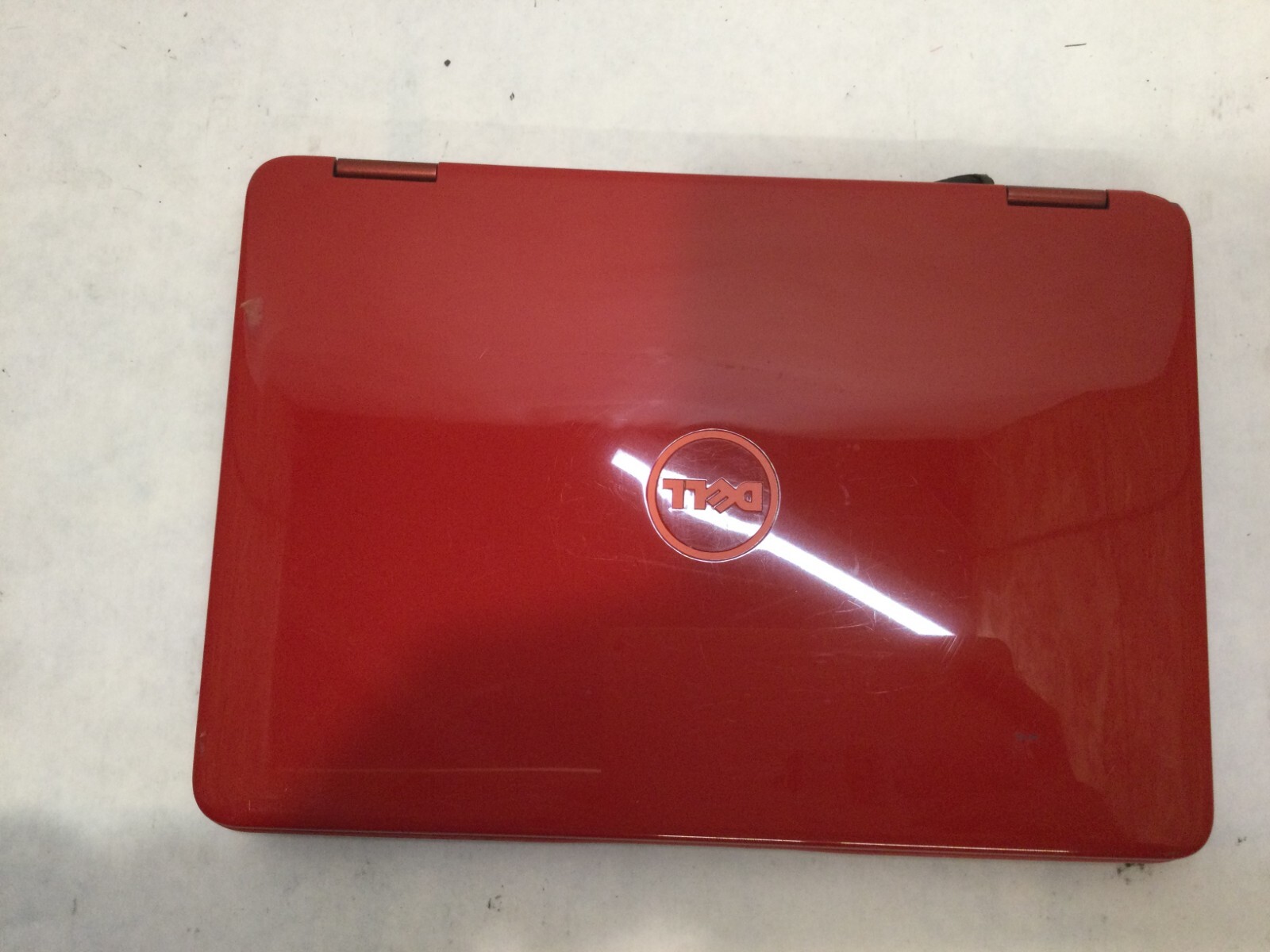 Dell Inspiron 11 3168 11.6” / Intel Pentium /(DOES NOT POWER ON/MISSING PARTS)MR