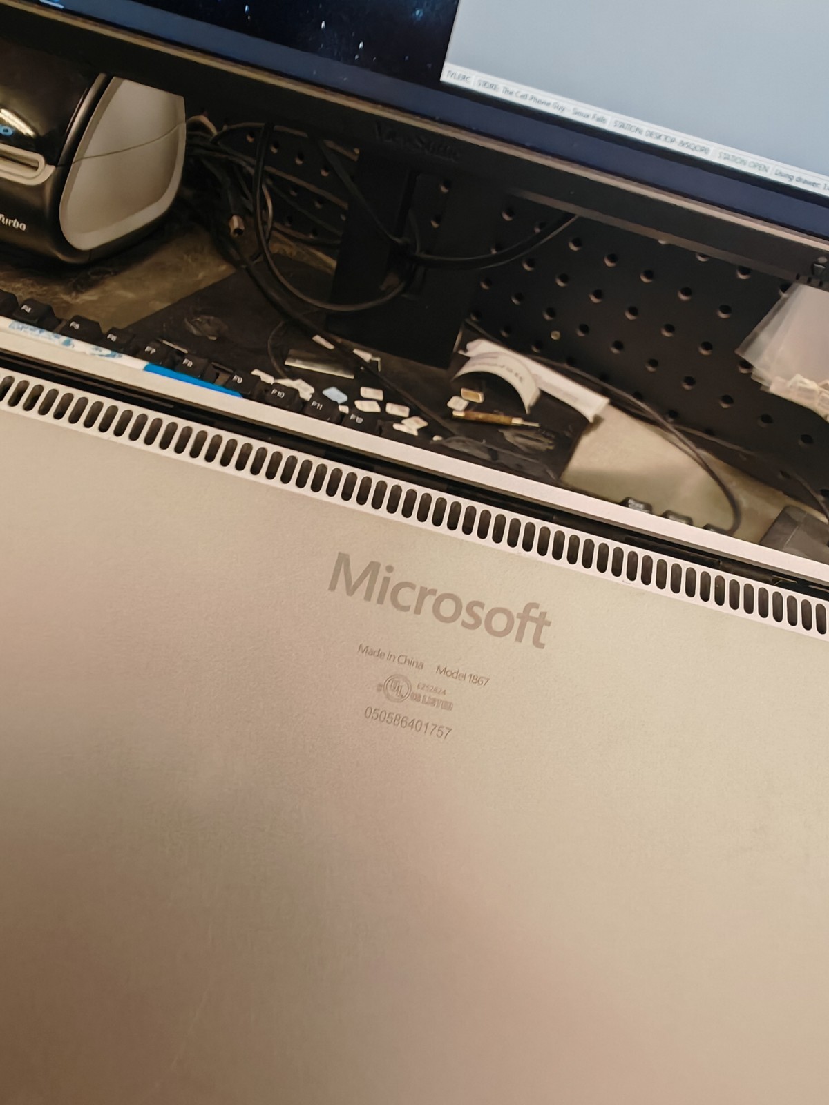 Microsoft Surface Laptop 3 (1867) 13.5″ – For Parts/Damaged