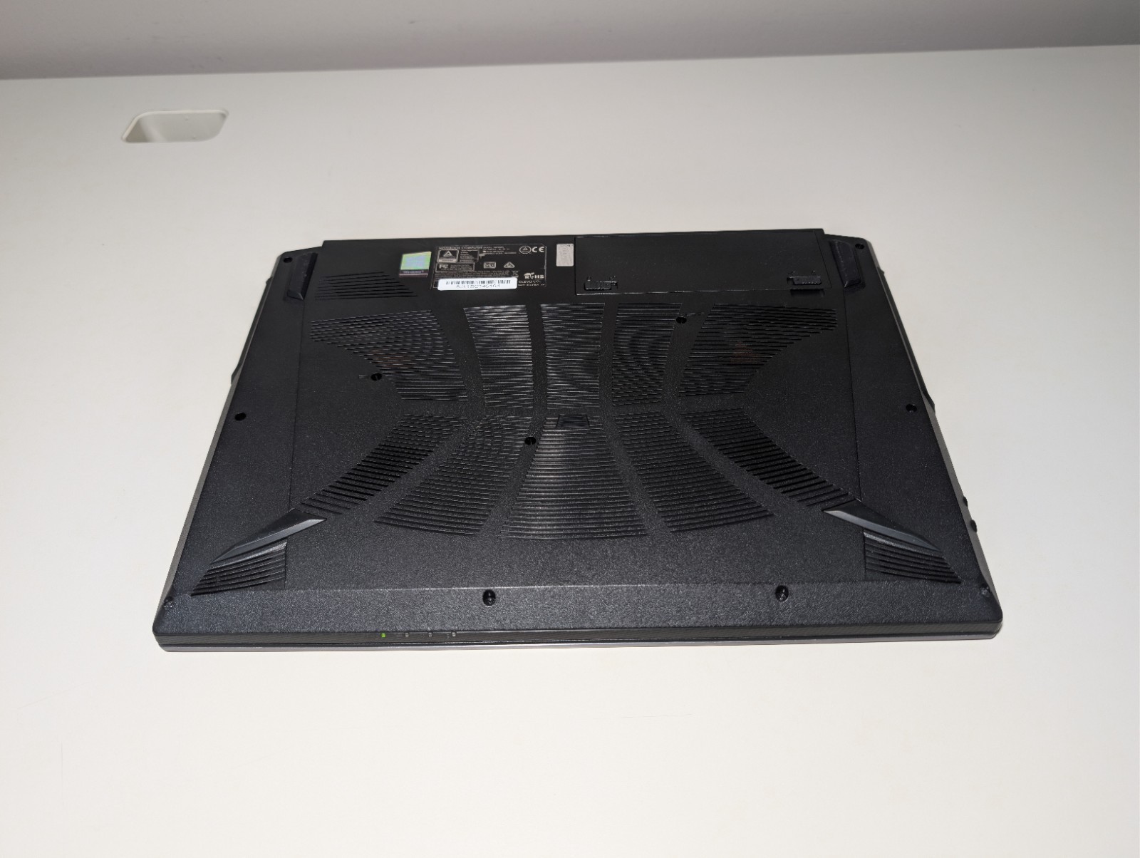 Clevo Sager NH58R | i7-9750H 32GB RAM 500GB SSD + 1TB HD | FHD@240Hz RGB Backlit