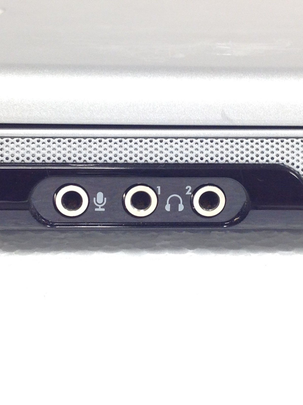 HP Pavilion DV1000 Pentium M 1.50GHz 14″ Laptop w/2GB RAM, DVDRW, Adapter, No HD