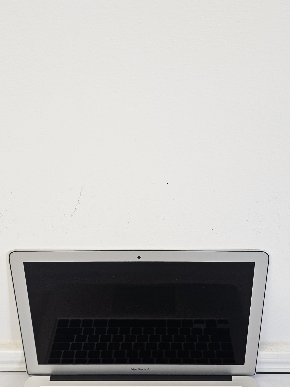 Apple MacBook Air A1466 Laptop – i5-3427U – 4GB RA – 128GB SSD – BAD BATT – READ