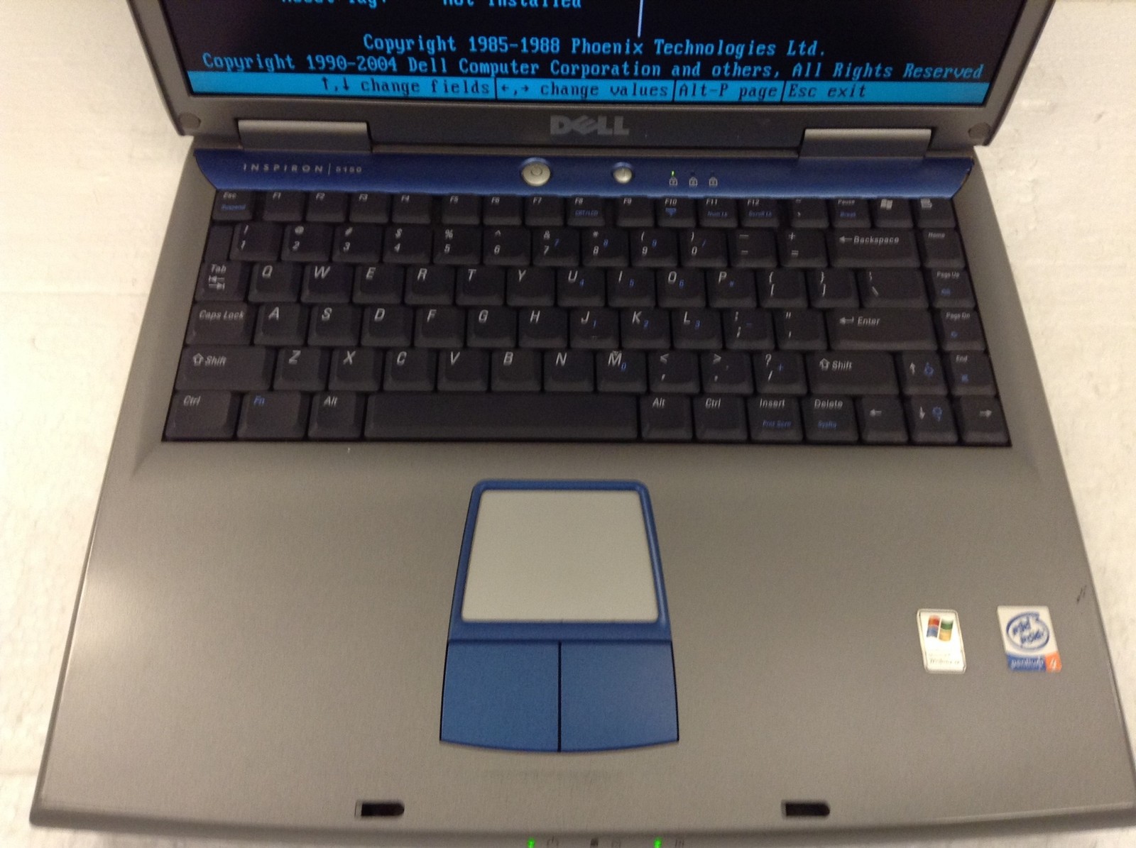 Vintage Dell Inspiron 5150 15″ Pentium 4 3.06GHz Laptop w/ 512MB, DVD-RW, No HDD