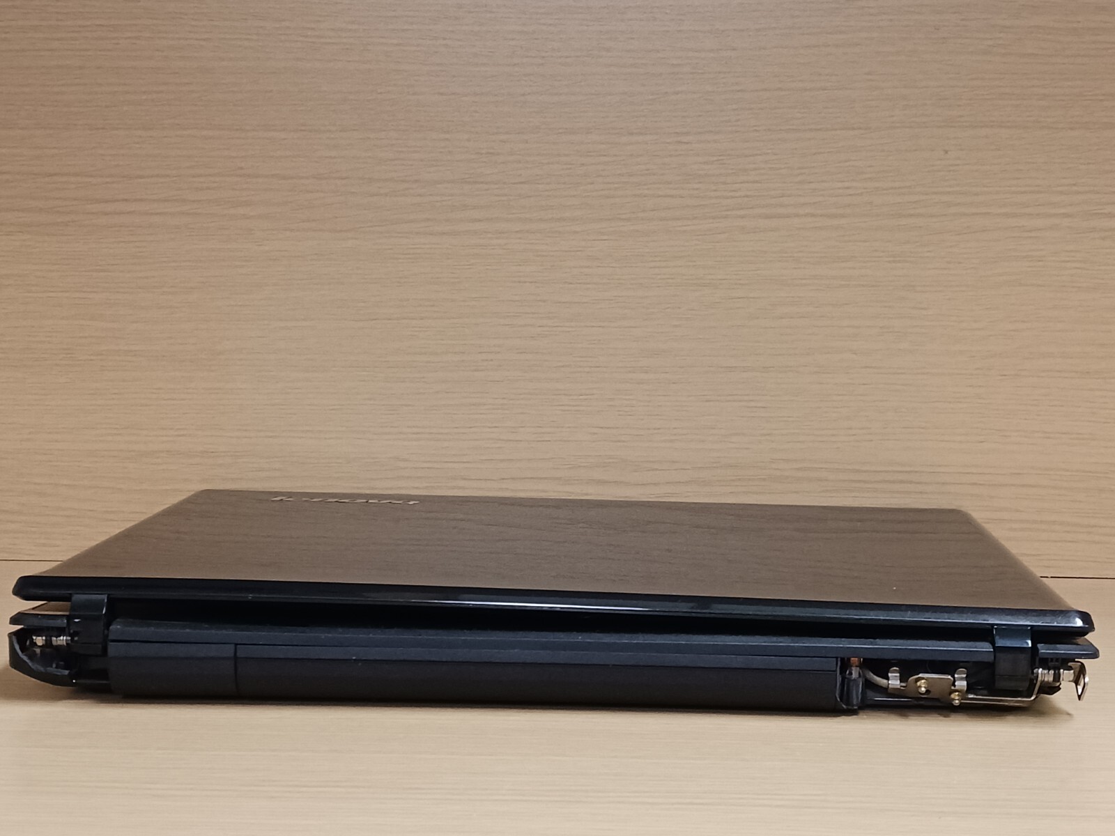 Lenovo G570 Laptop Intel Core i3 Windows 7 *Has Hinge Issue* Left Hinge Cover Mi