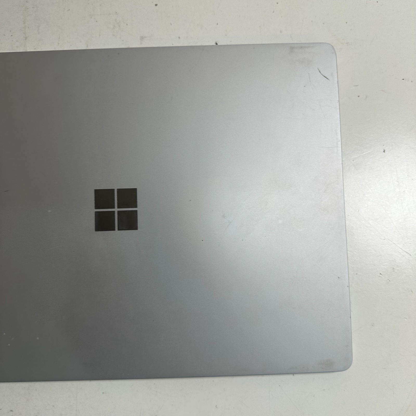 Microsoft Surface 2 1769 13.5″ PixelSense Touchscreen Display Laptop – for Parts