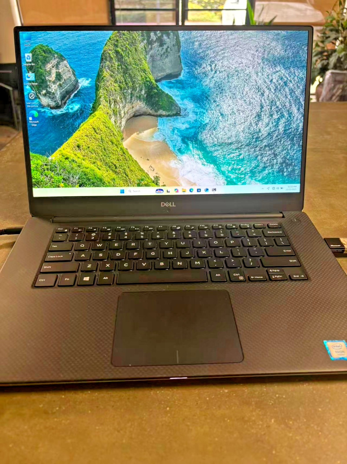 Dell Precision 5530 15″ FHD 1080p P1000 Xeon E-2176M 16GB RAM 128gb NVME Win11
