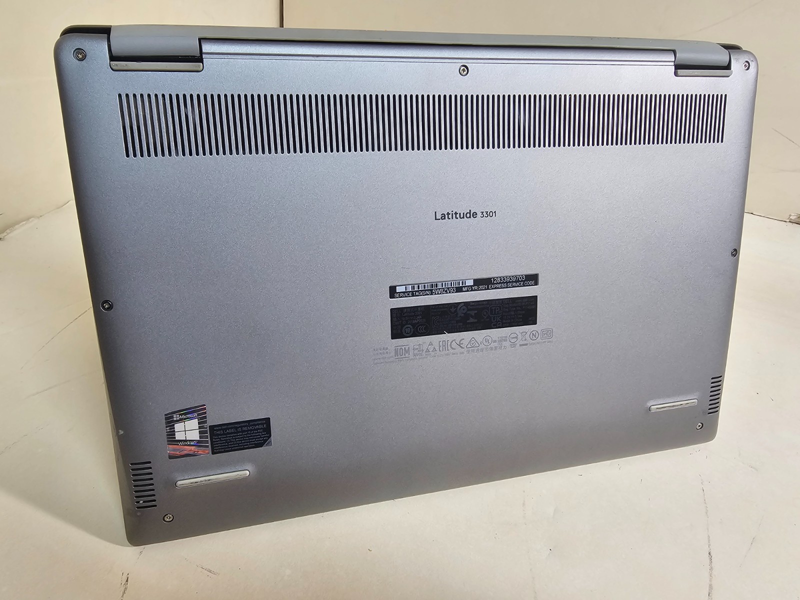 Dell Latitude 3301 Laptop – 1.8 GHz i7-8565U 8GB 256GB SSD Wi-Fi Cam 13.3″ – SP1