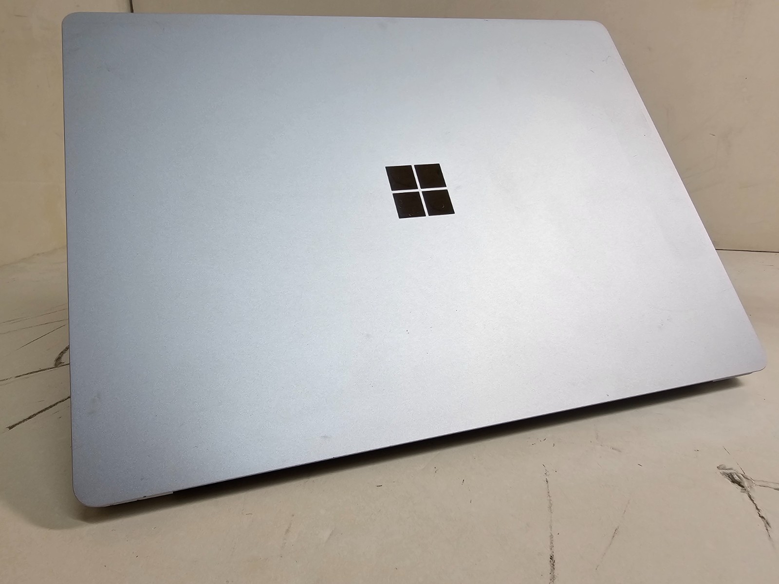 Microsoft Surface Laptop 4 1958 – 2.2 GHz Ryzen 5 8GB 256GB 13.5″ Touchscreen 1