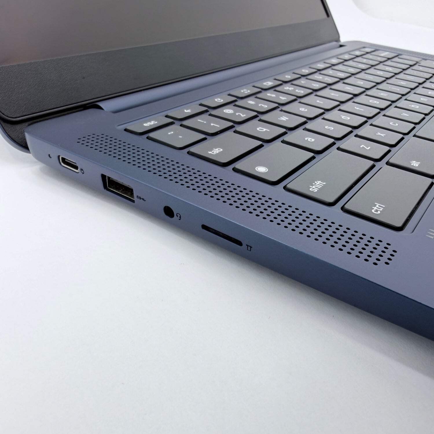 Lenovo IP SLIM 3 CHROME 14M868 14″ Kompanio 520 2.5GHz 4GB RAM 64GB SSD