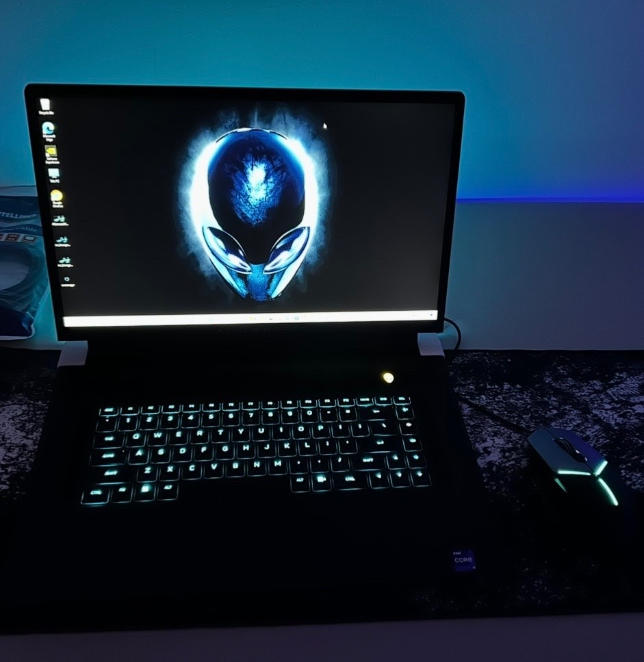 Alienware x17 R2 17.3 in (1TB SSD, Intel Core i9 12th Gen., 3.8GHz, 32GB RAM,…