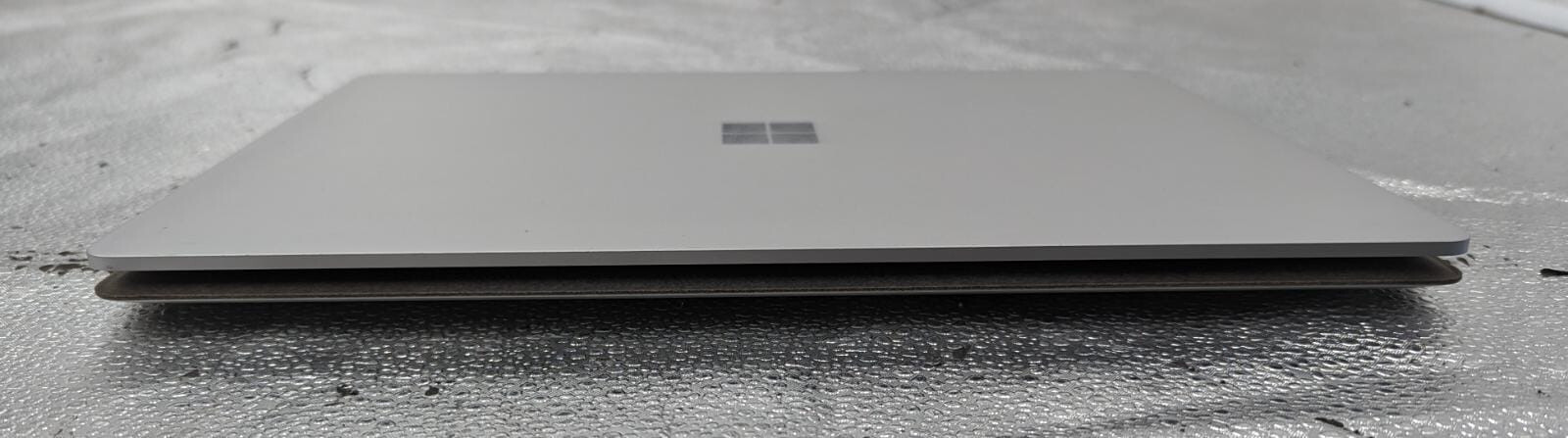 Microsoft Surface Laptop 13.5″ 256GB 8G Intel Core i5 7th Gen. 2.60 GHz *READ*