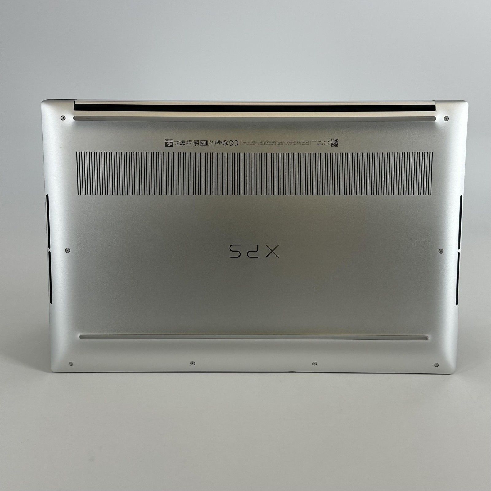 Dell XPS 15 9520 Silver FHD+ 2.3 GHz i7-12700H 32GB 1TB SSD RTX 3050 Good