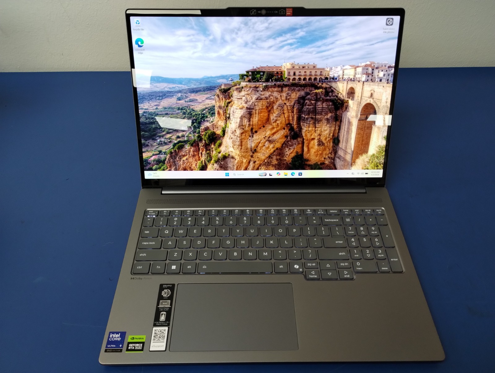 LENOVO IdeaPad Pro 5 1IAH10, Intel Core Ultra 9 285H, 2.90 GHz 32 GB, 1 TB NVMe