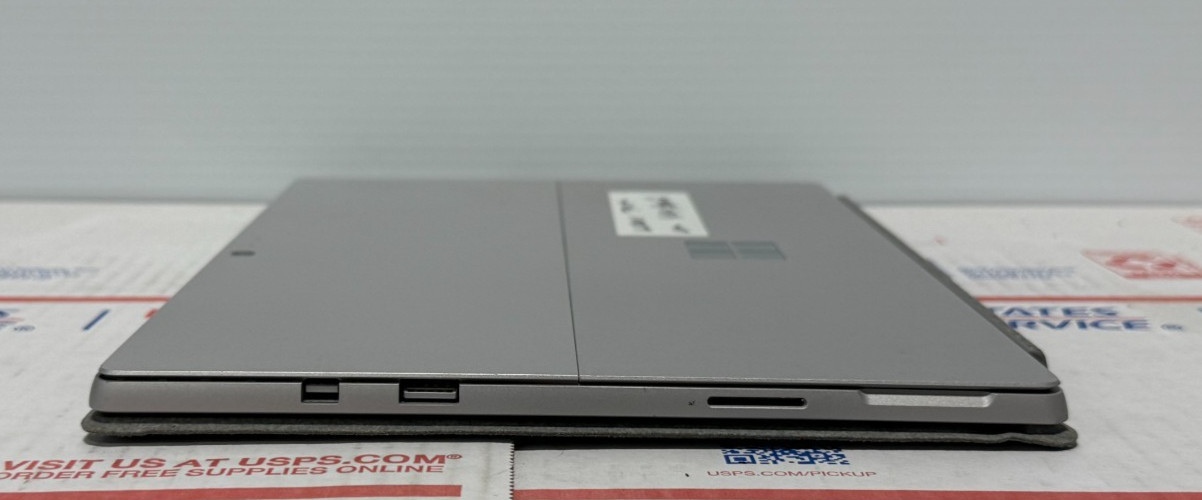 Microsoft Surface Pro 1796 12.3″ i5-7300U 2.7GHz 4GB RAM 128GB SSD, Win 11 Pro