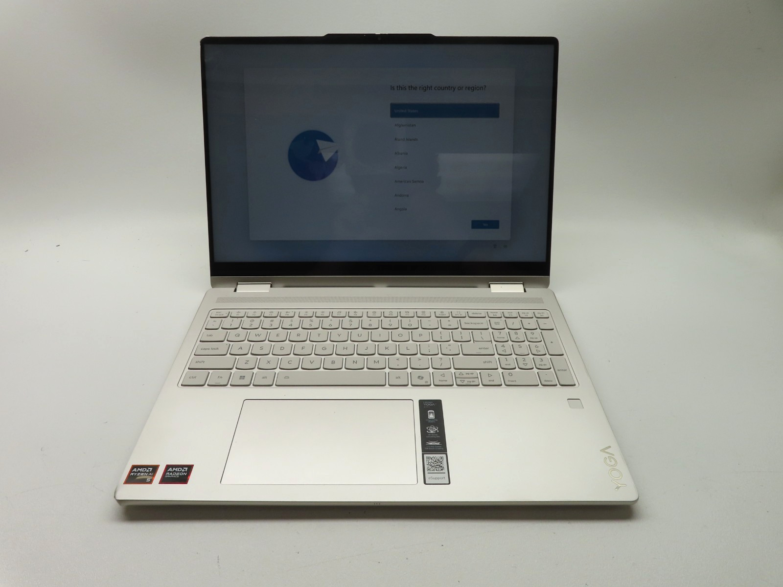 Lenovo Yoga 7 2-in-1 16AKP10 16″ Ryzen AI 5 340 16GB RAM 512GB SSD WTY 01/27