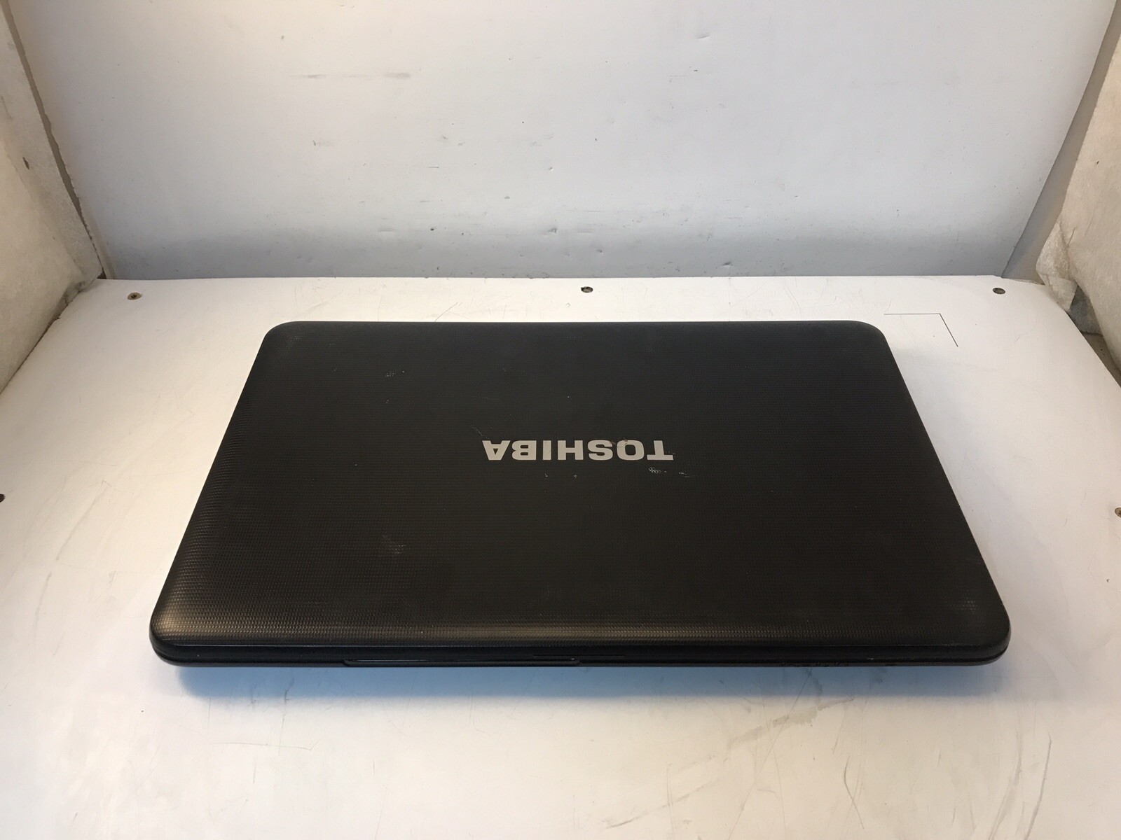 Toshiba Satellite C855D-S5950 AMD E-300 APU with Radeon HD Graphics@1.30GHz