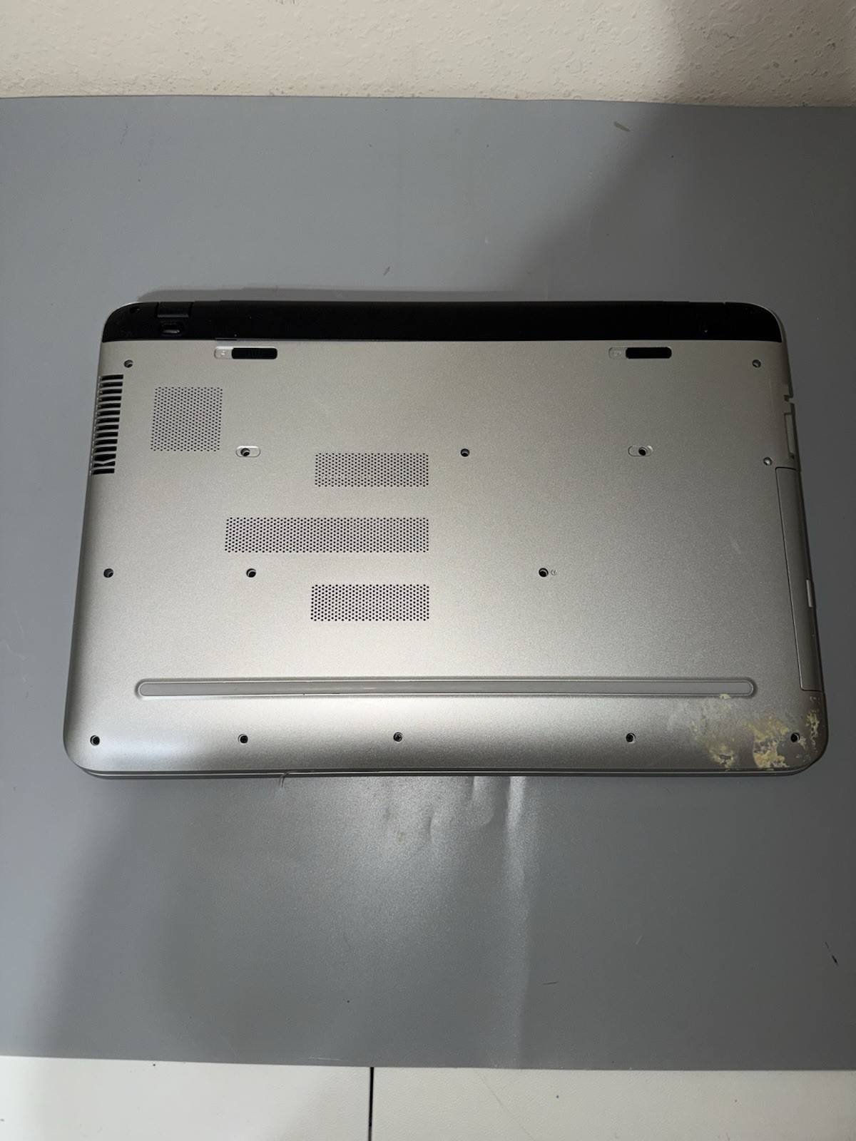 HP Pavilion 17-g121wm Laptop AMD A10-8700P, 8GB RAM, 1TB HDD – For Parts