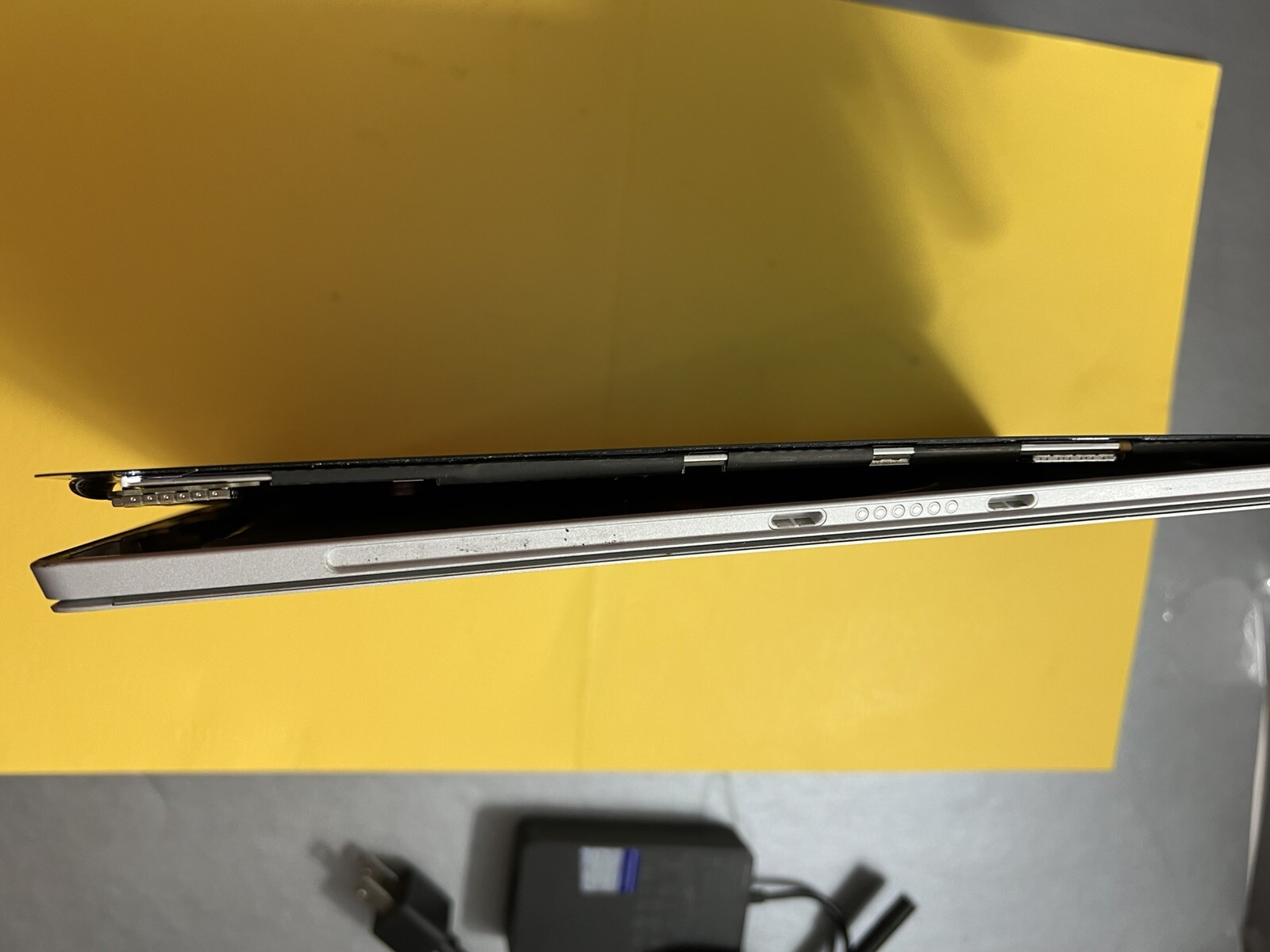 Microsoft Surface Pro 4 1724 12.3″ Intel i5-6TH GEN 2.4 GHz 8GB 256GB Battery